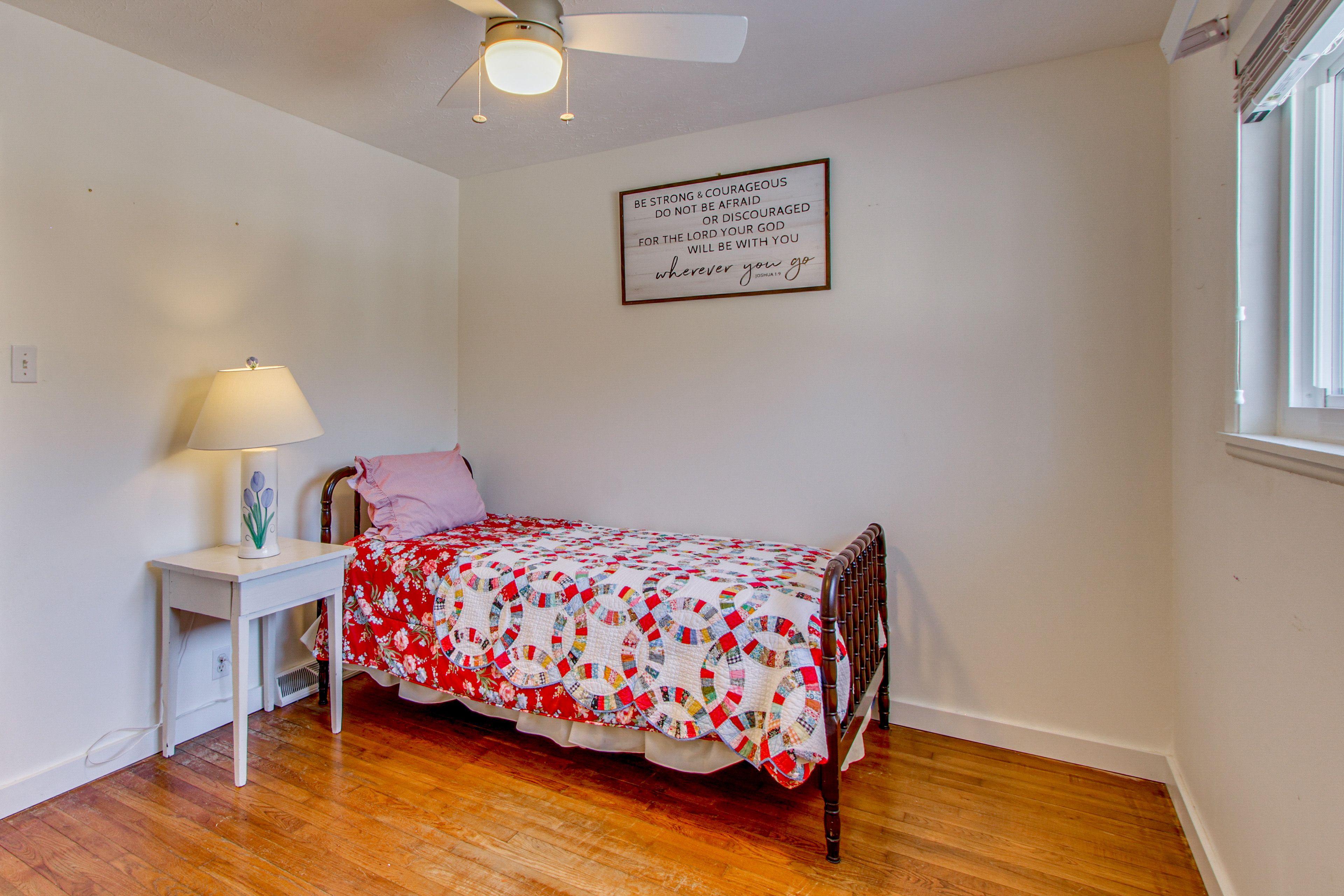 Bedroom 3 | Twin Bed | 1st Floor