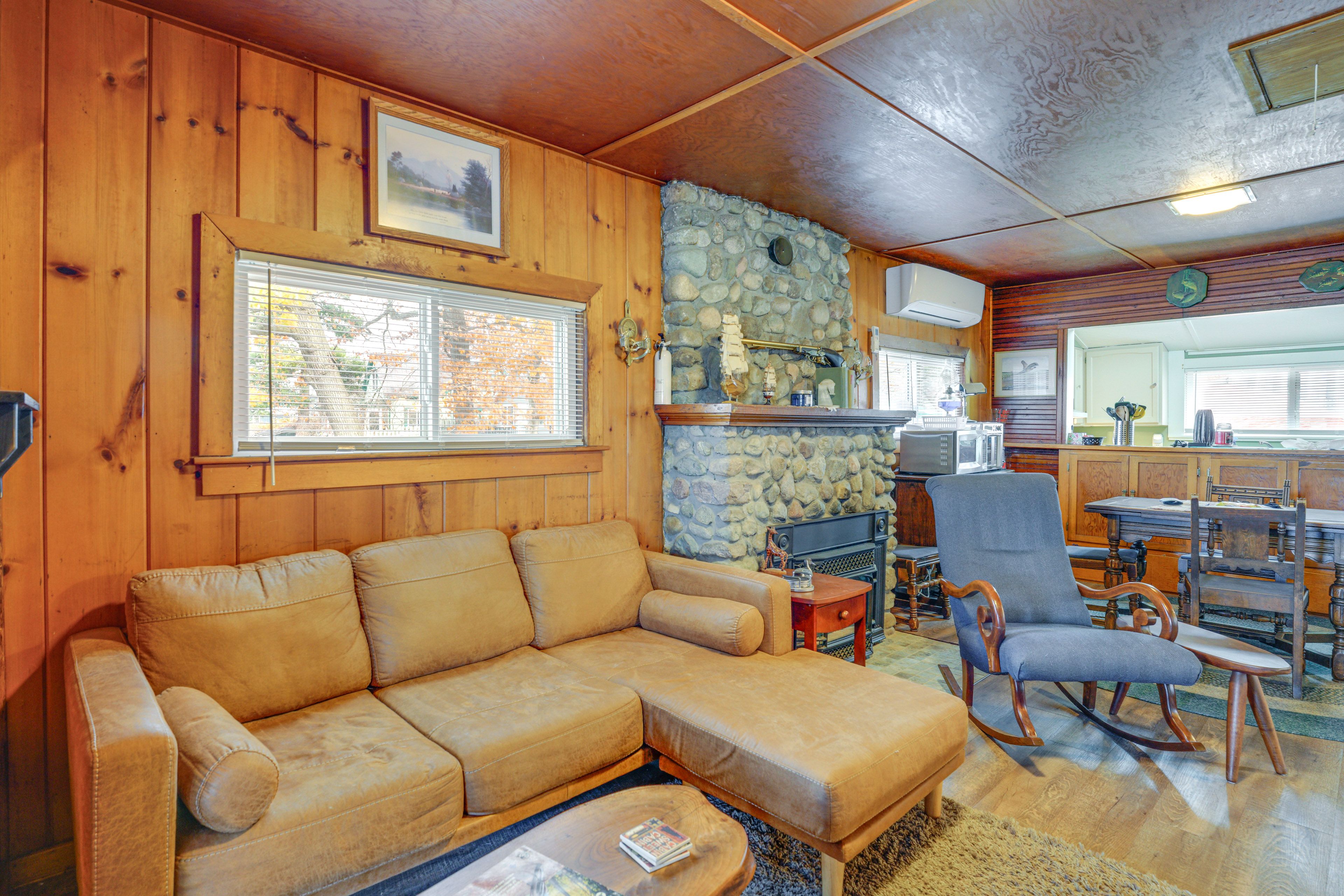 Living Room | Gas Fireplace | Smart TV