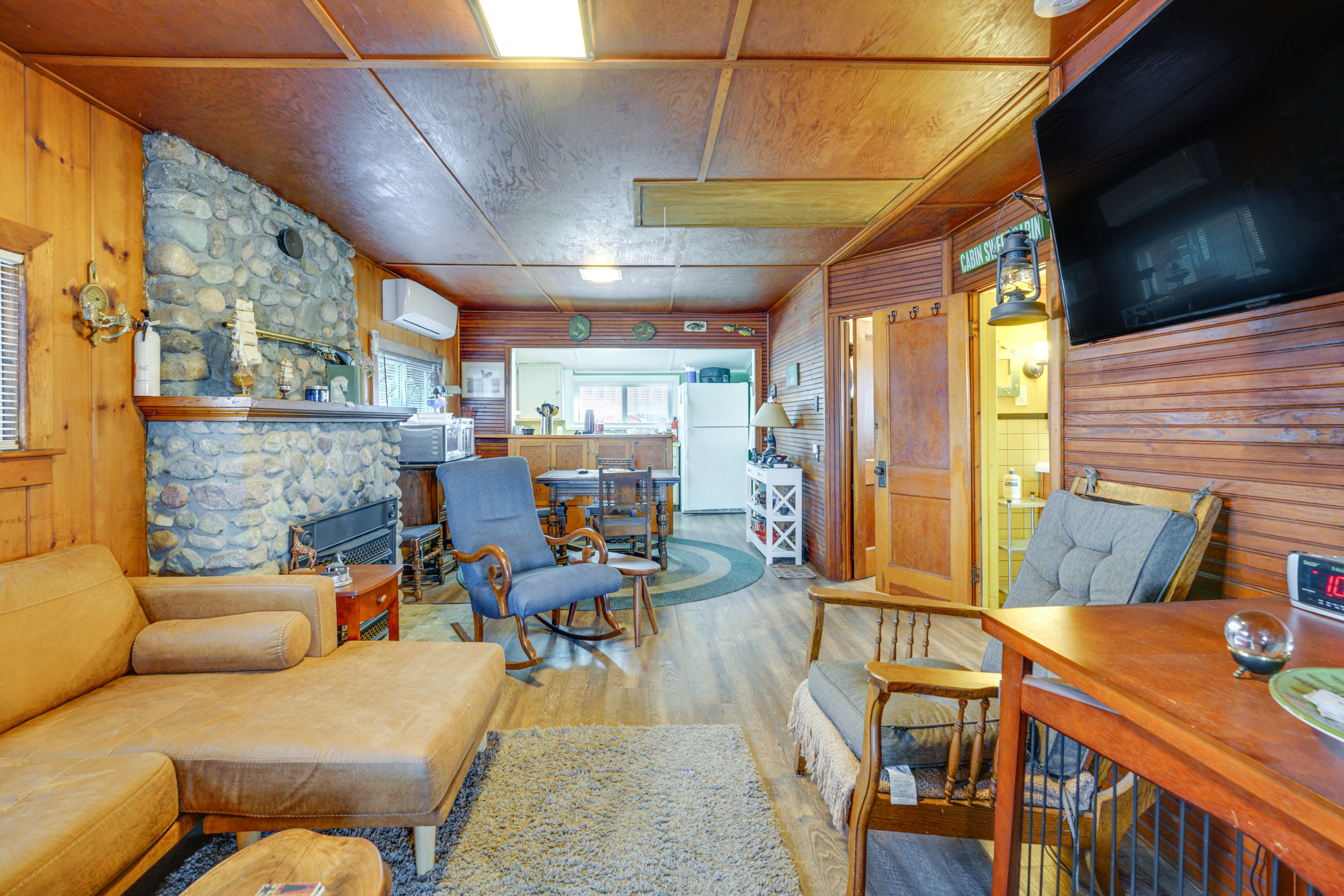 Living Space | Free WiFi | Central A/C & Heating