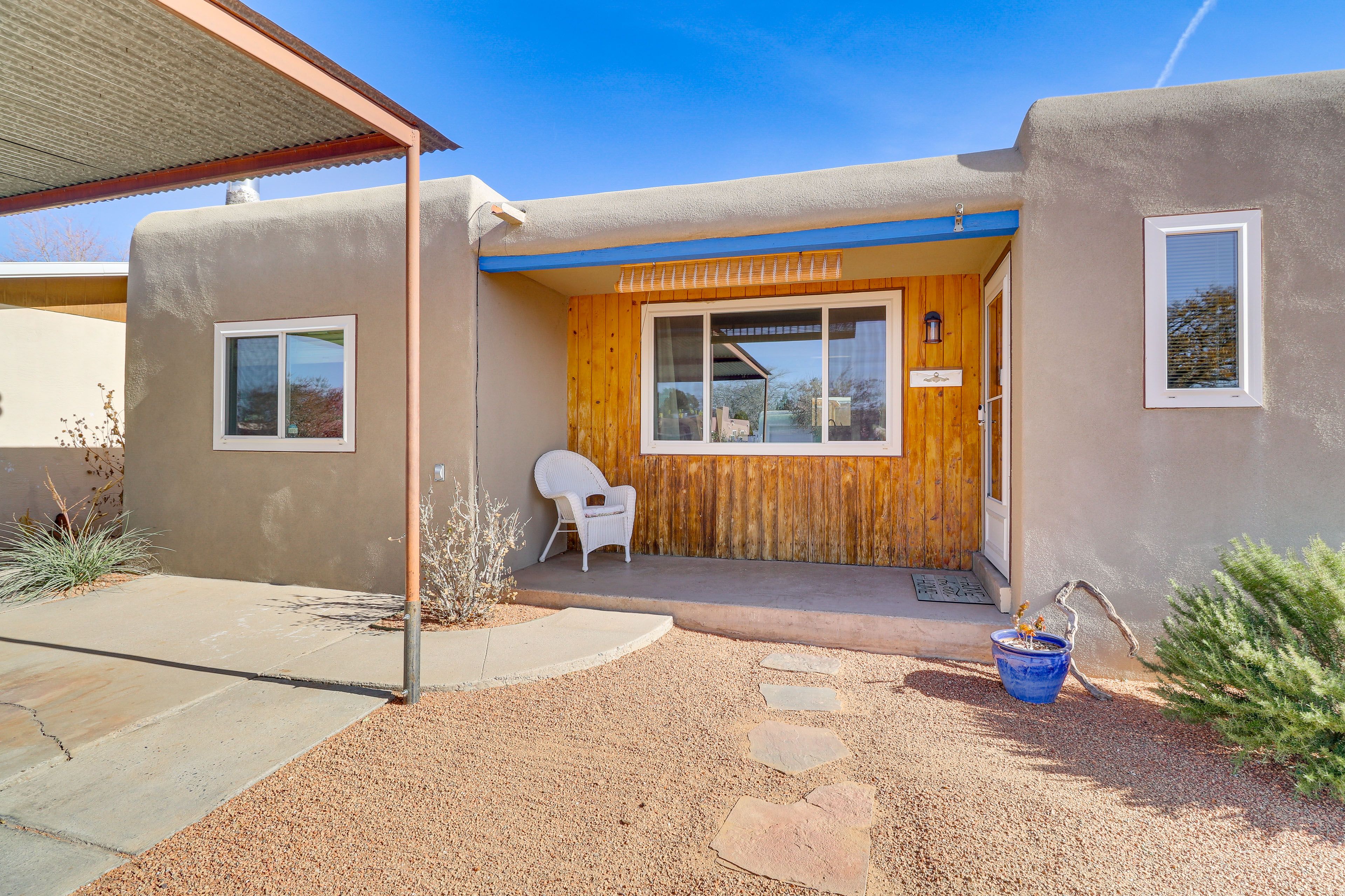 Exterior | Driveway (2 Vehicles)