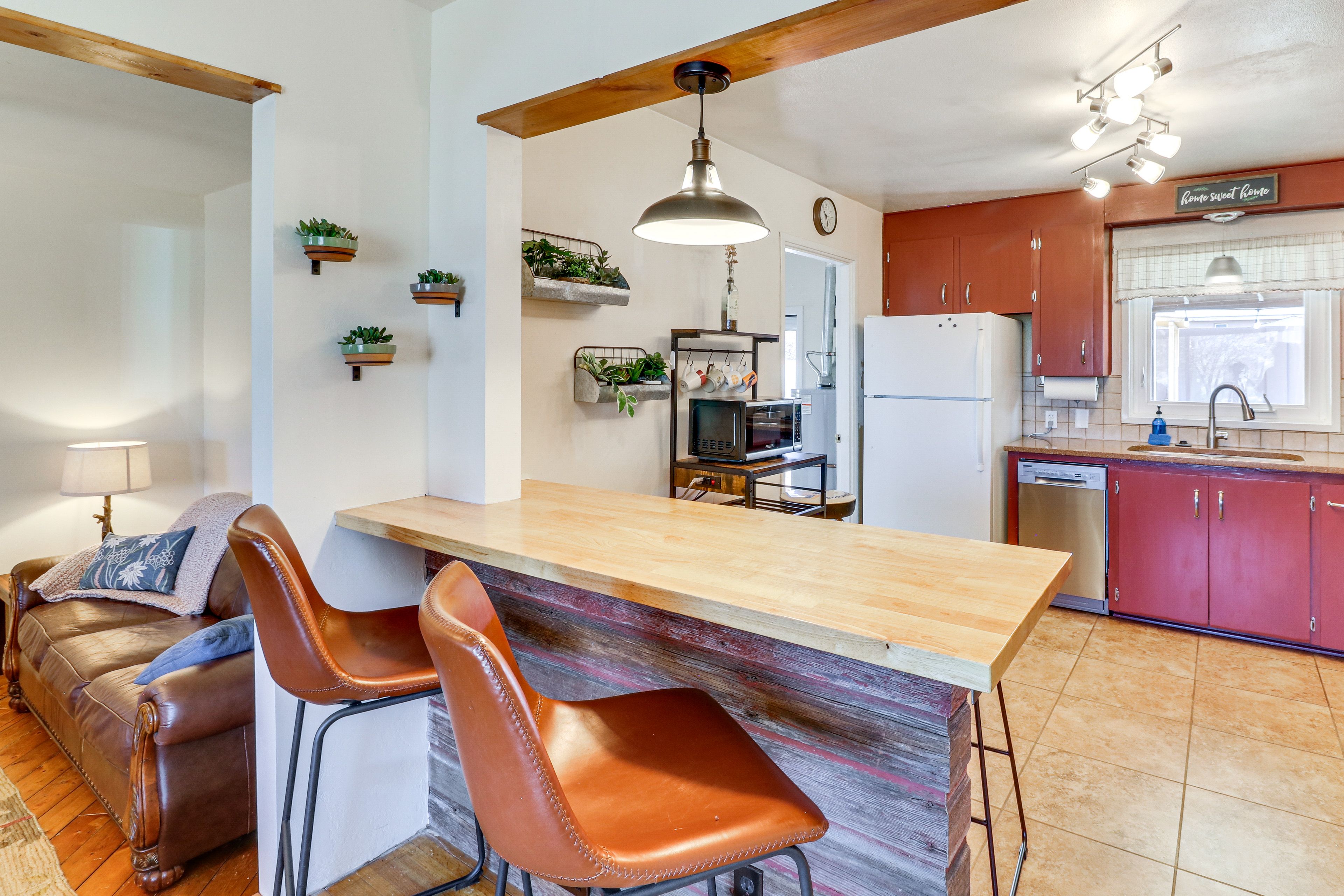 Kitchen | Trash Bags/Paper Towels