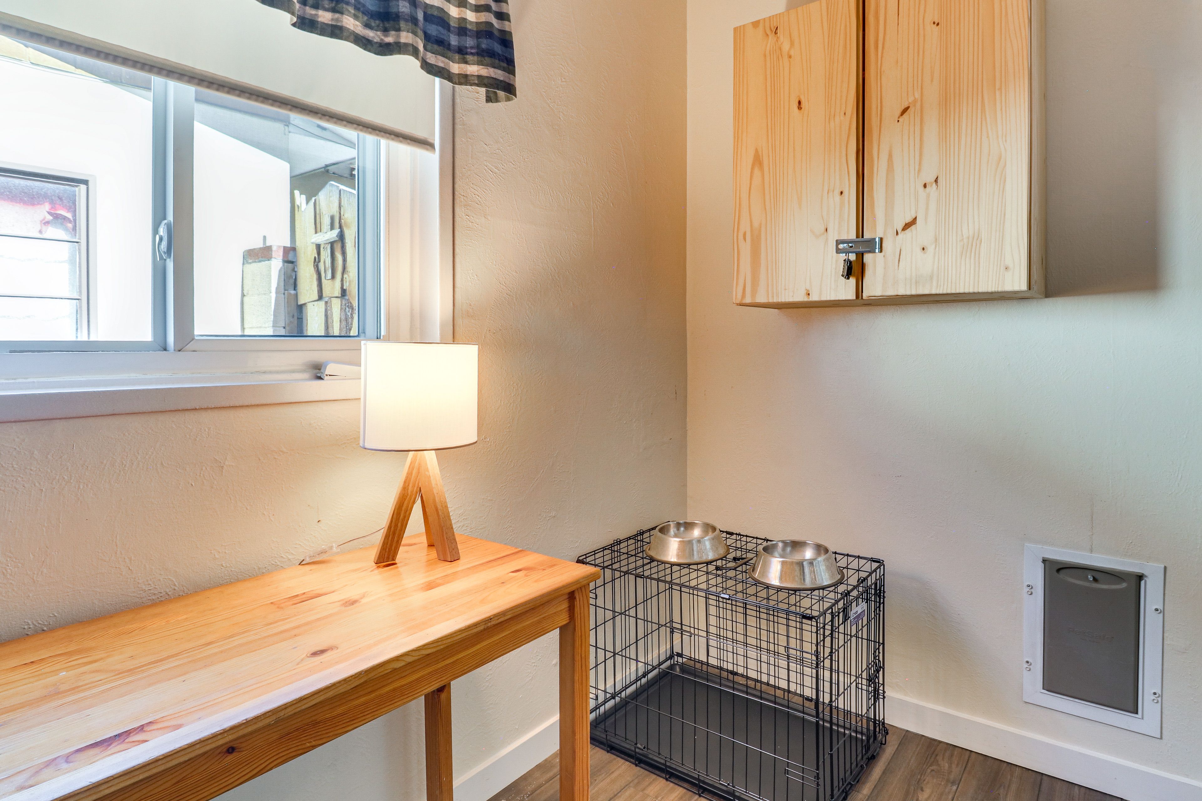 Desk Area | Pet Supplies