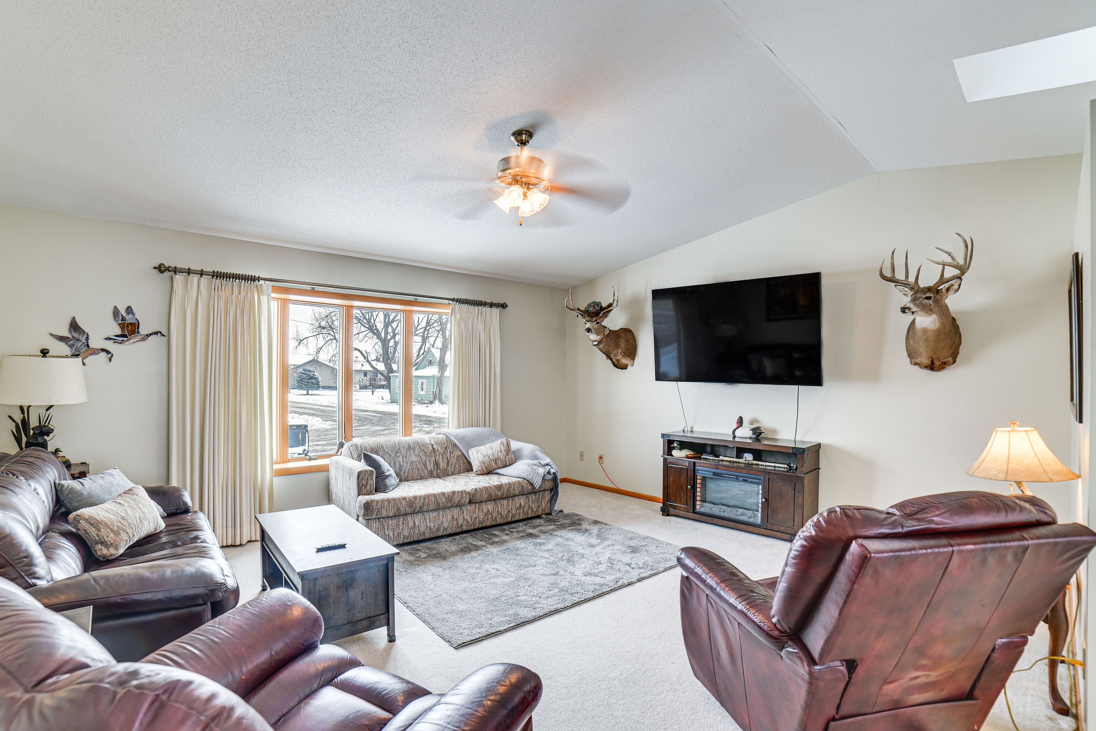 Roscoe Vacation Rental | 4BR | 2BA | 2,500 Sq Ft | Step-Free Entry