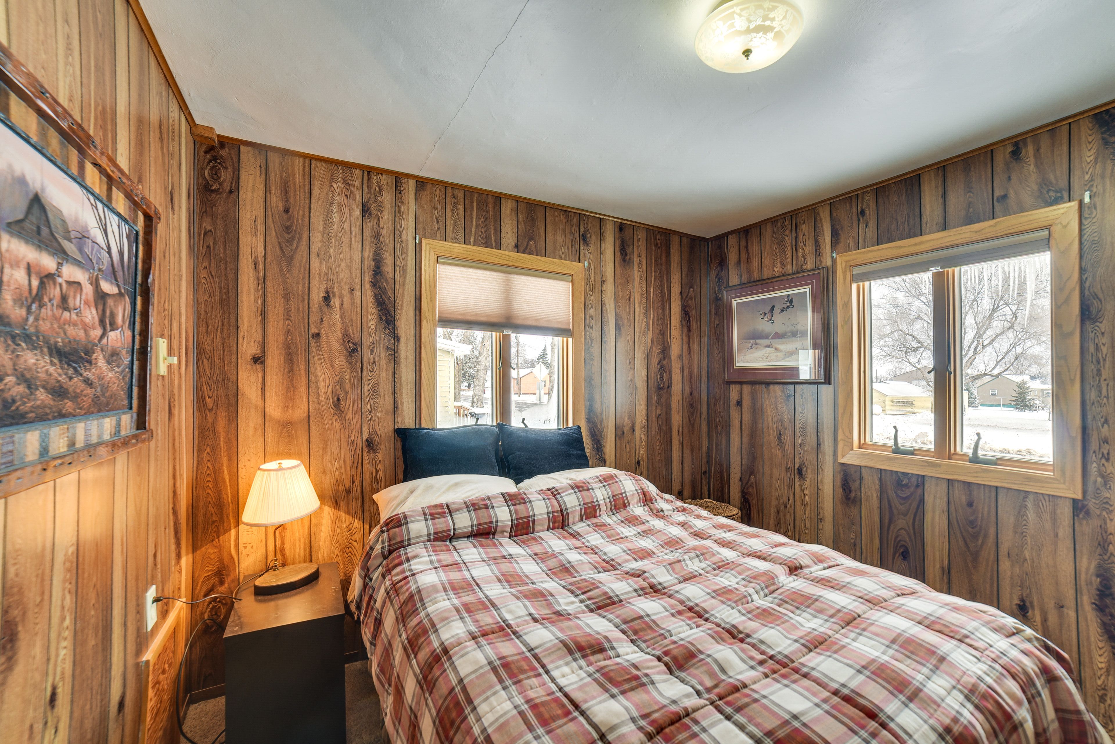 Bedroom 2 | 1st Floor | Queen Bed