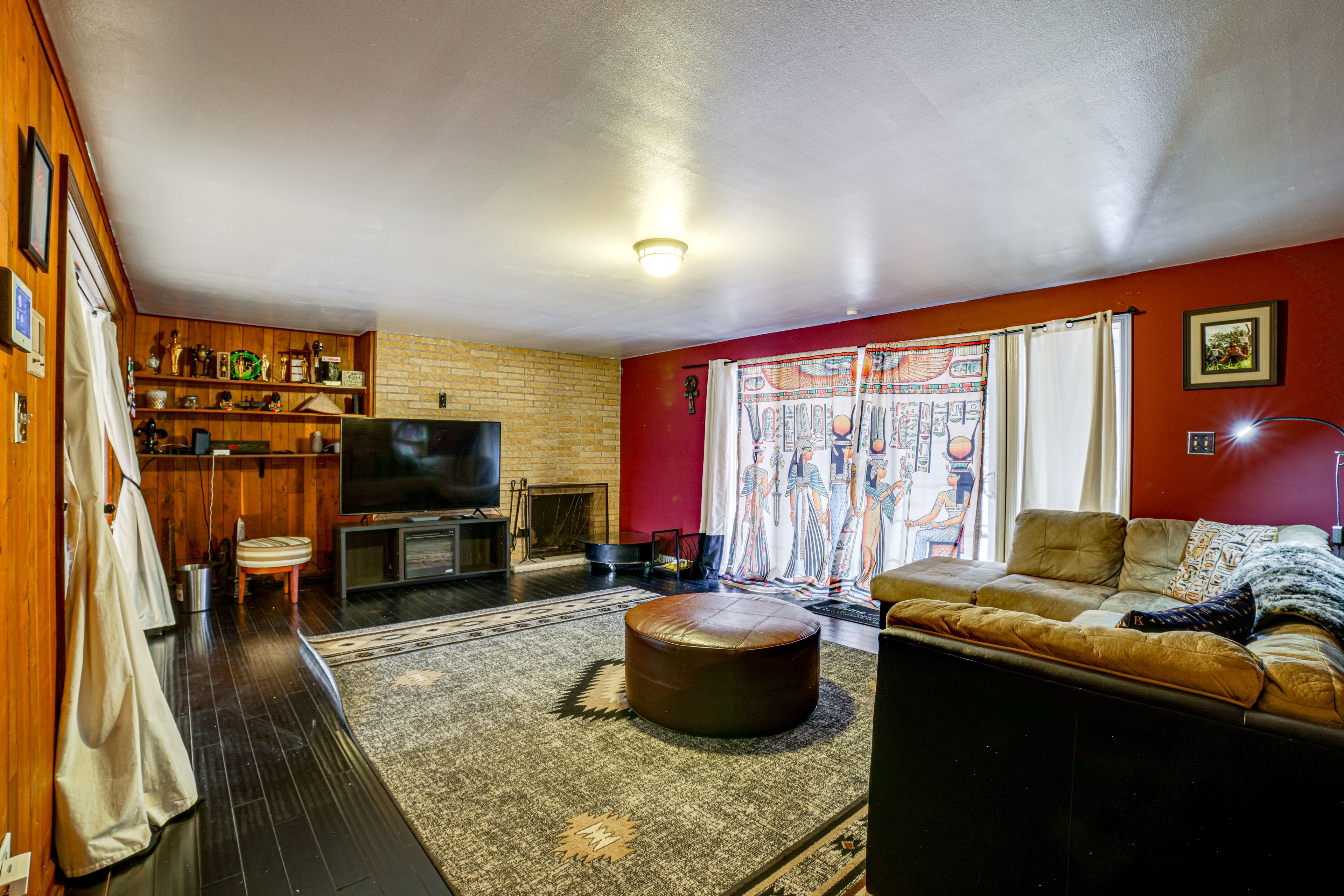 Family Room | 1st Floor | Central Heating & A/C | Free WiFi