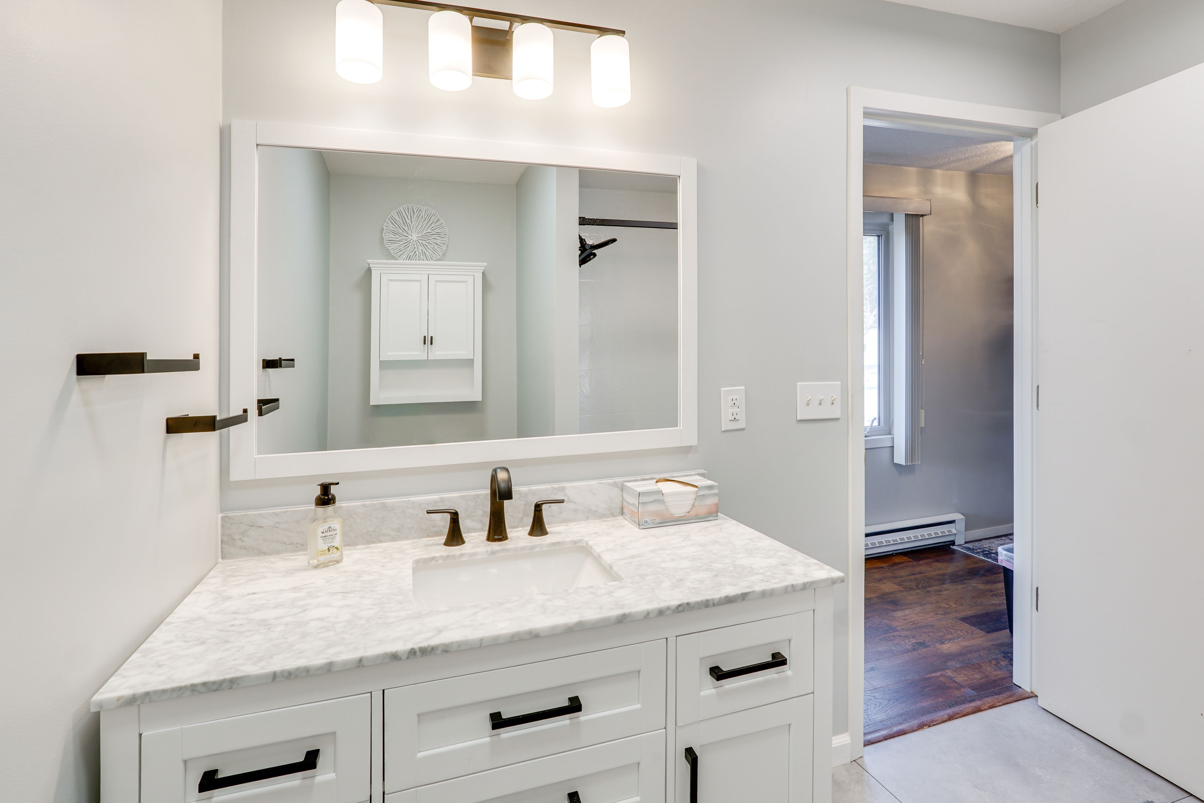 Full Bathroom | 2nd Floor