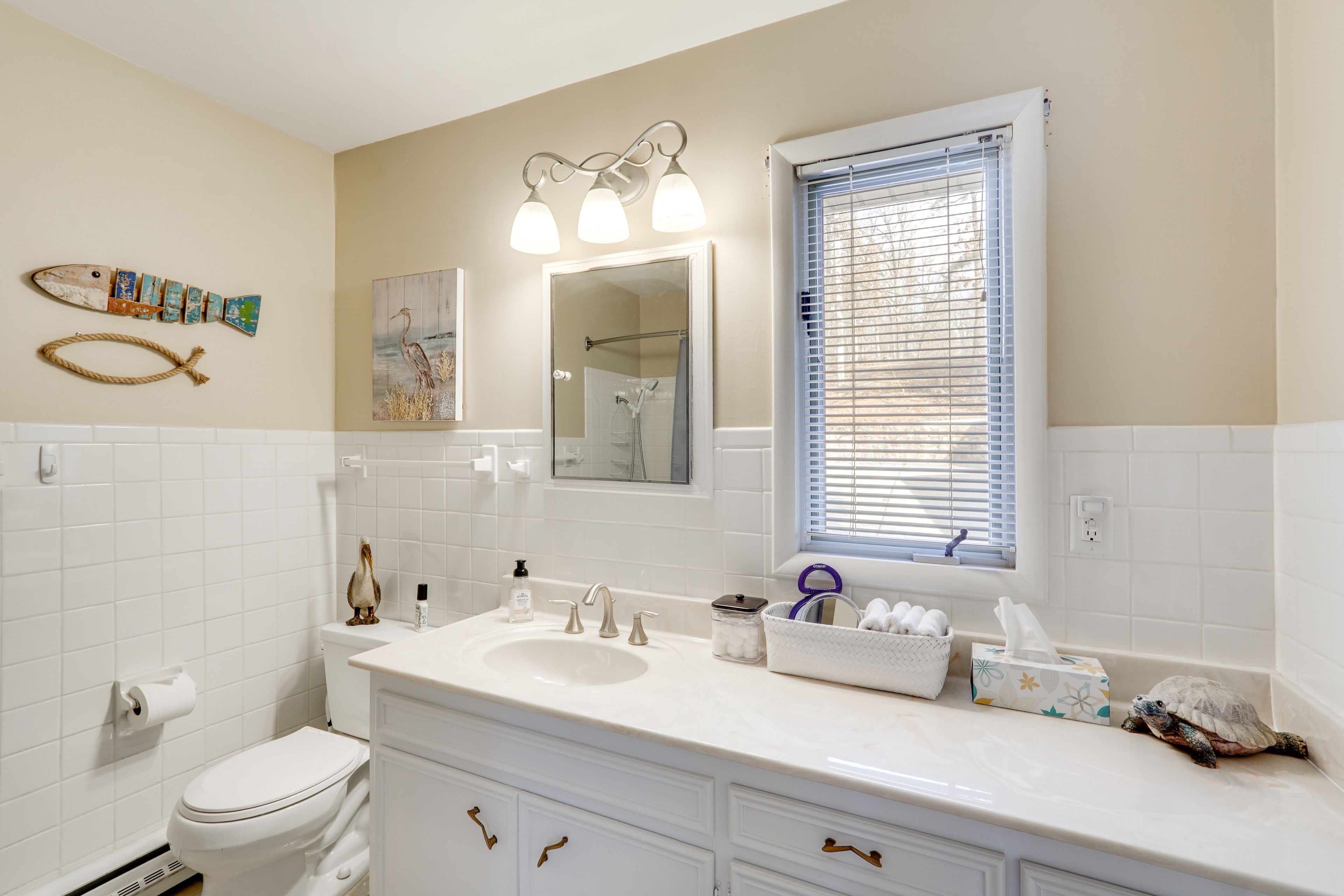 Full Bathroom | 2nd Floor