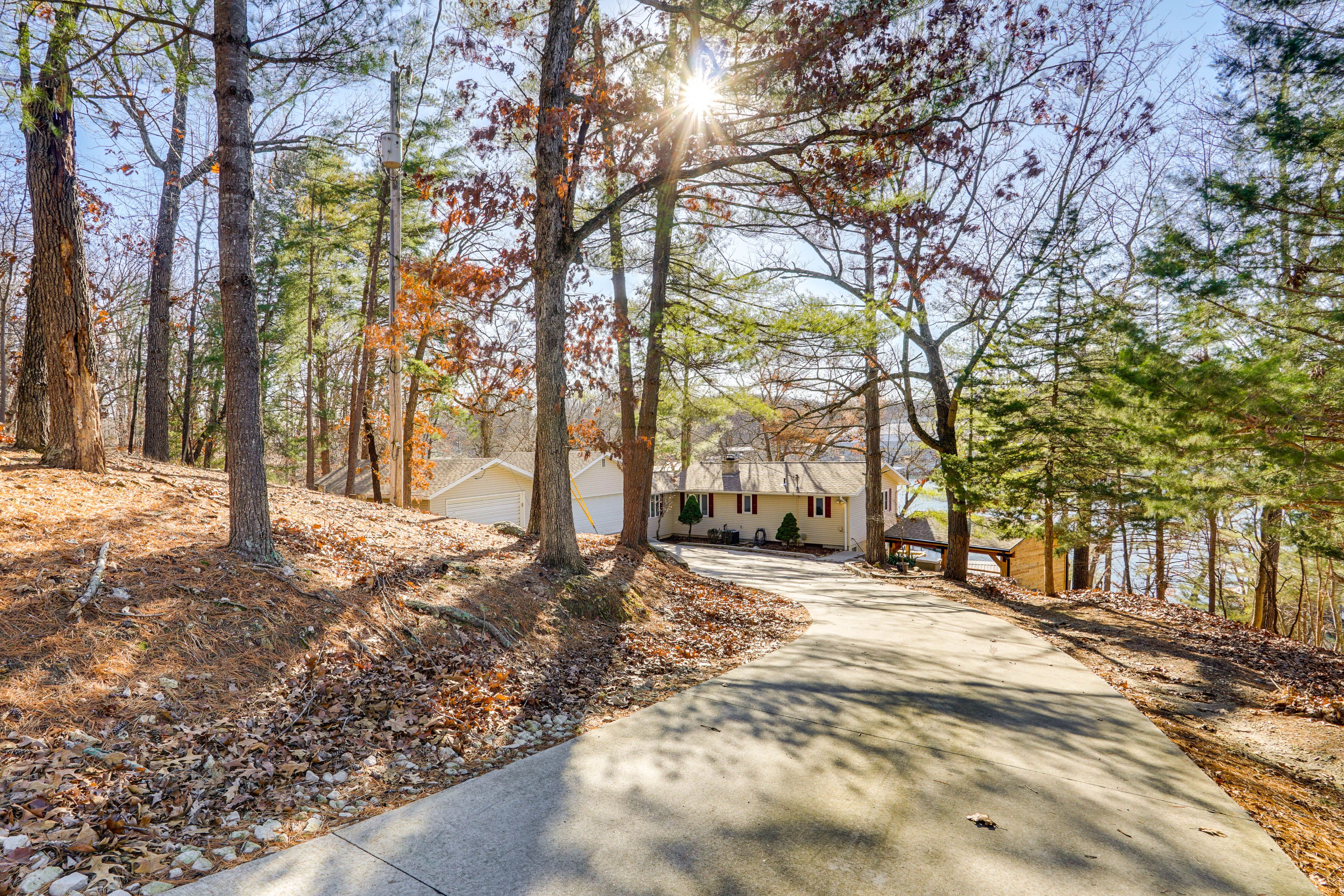 Parking | Garage (2 Vehicles) | Driveway (5 Vehicles) | Trailer Parking On-Site