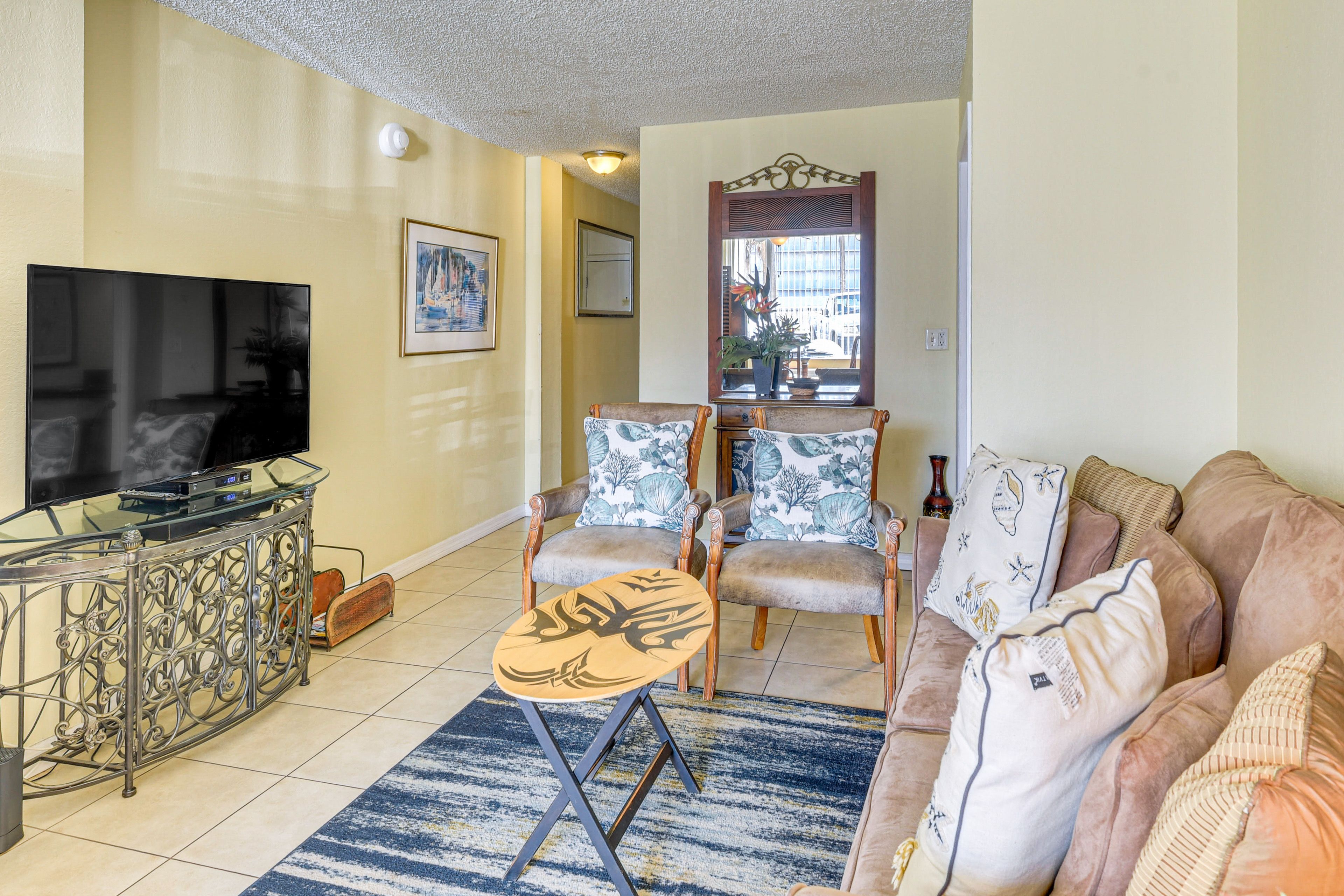 Living Room | Queen Sleeper Sofa | Smart TV