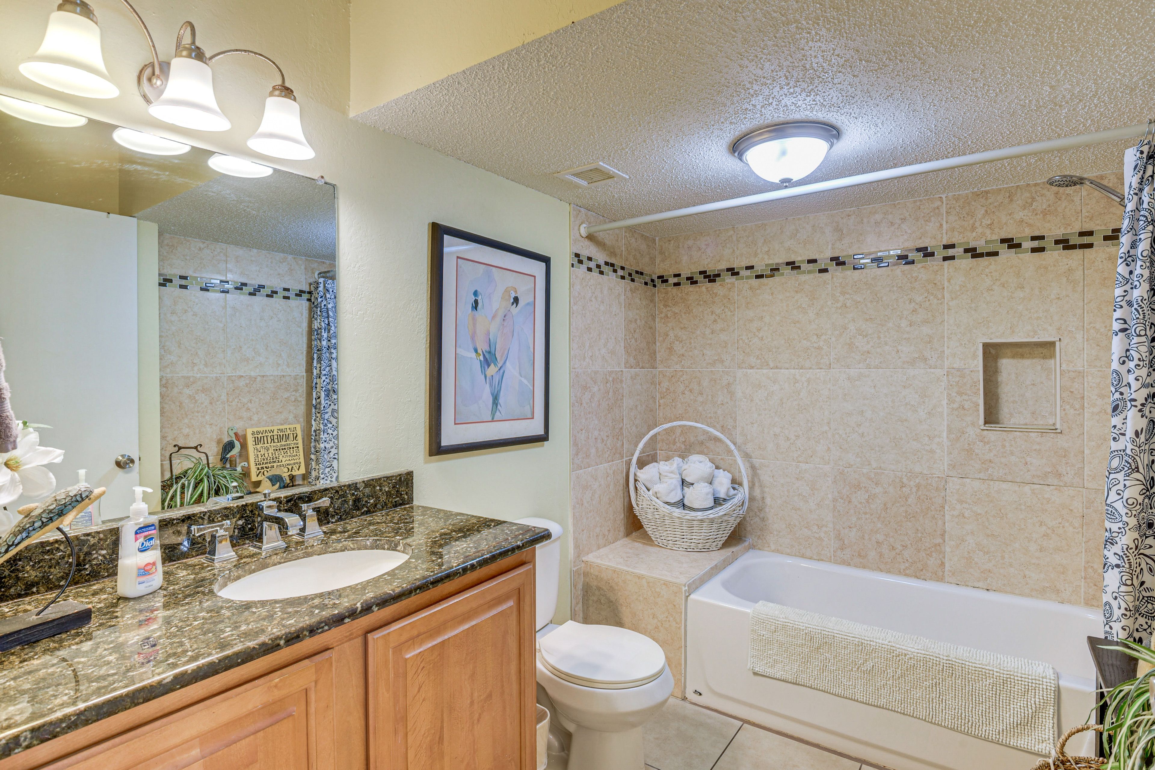 Full Bathroom | Towels & Linens Provided