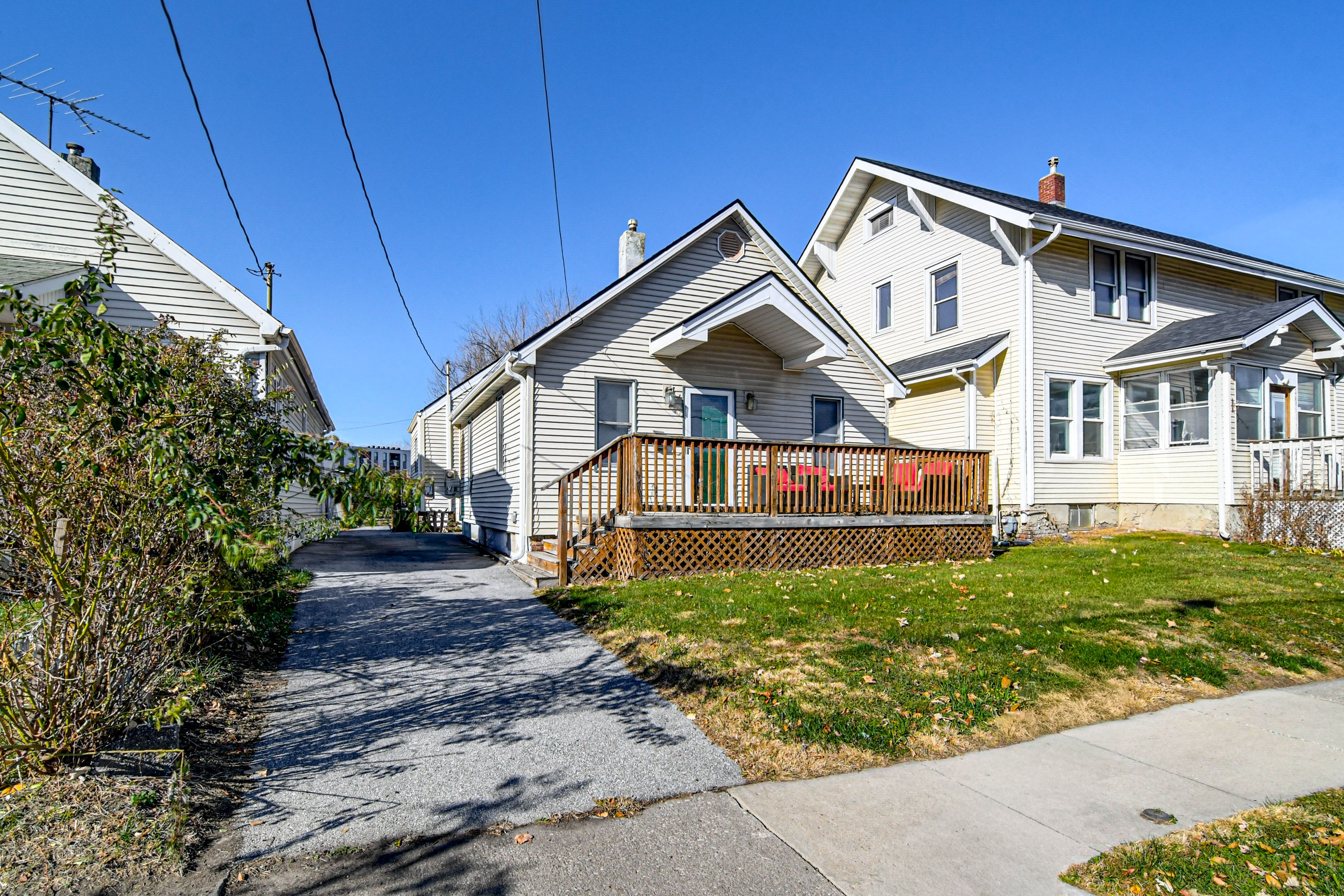 Exterior | Parking | Driveway (1 Vehicle)