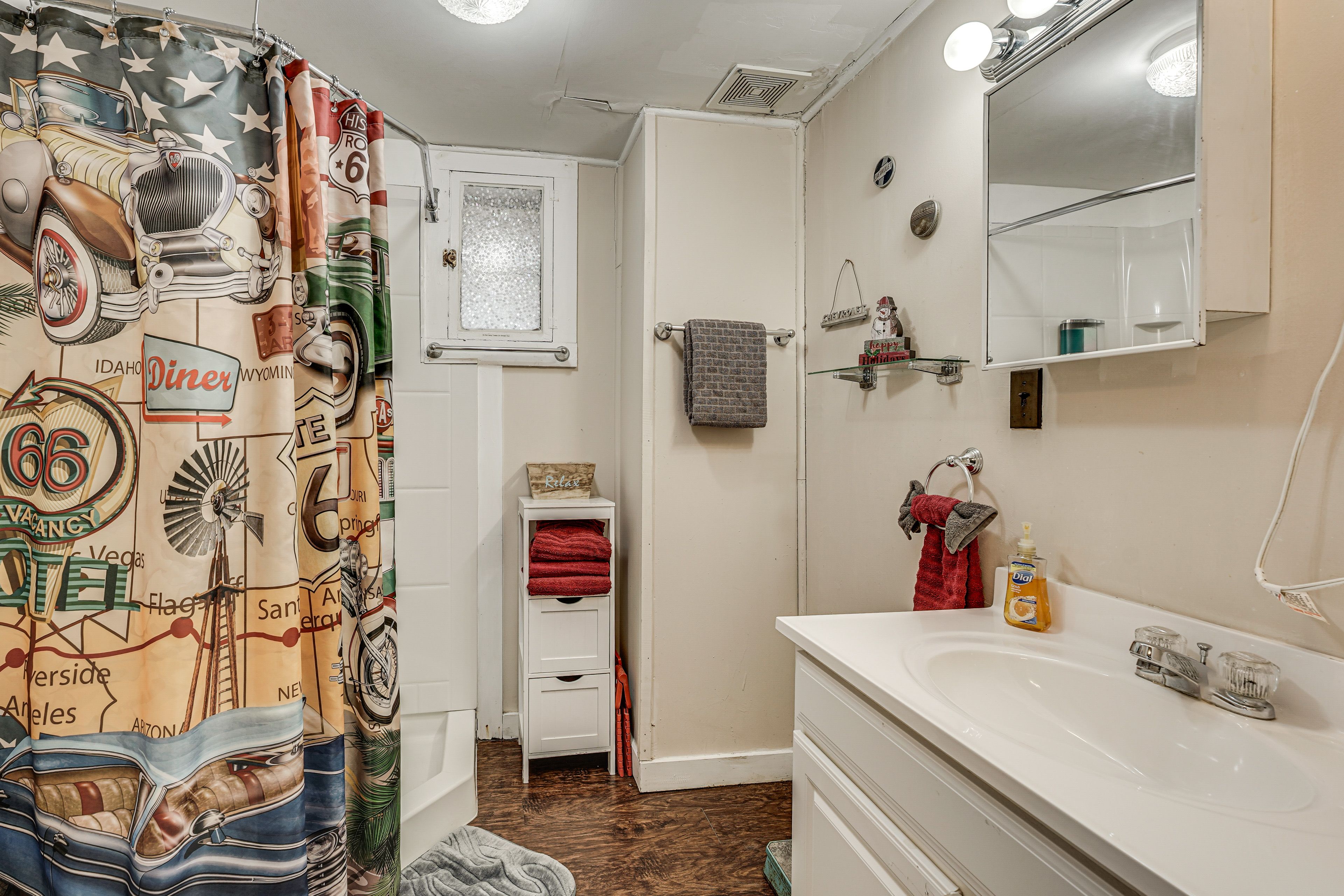 Full Bath | Towels | Hair Dryer