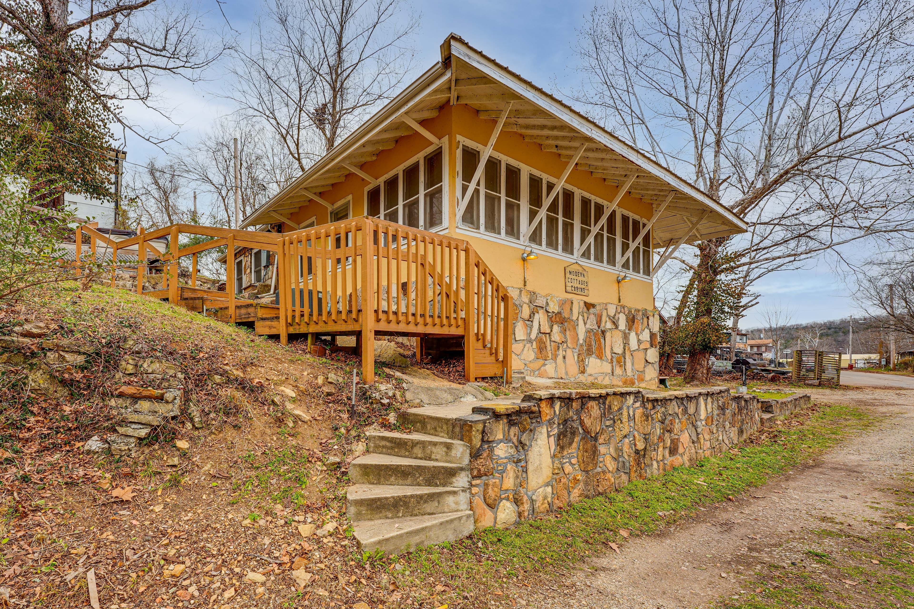 Parking | Driveway (5 Vehicles) | Trailer/Boat Parking On-Site