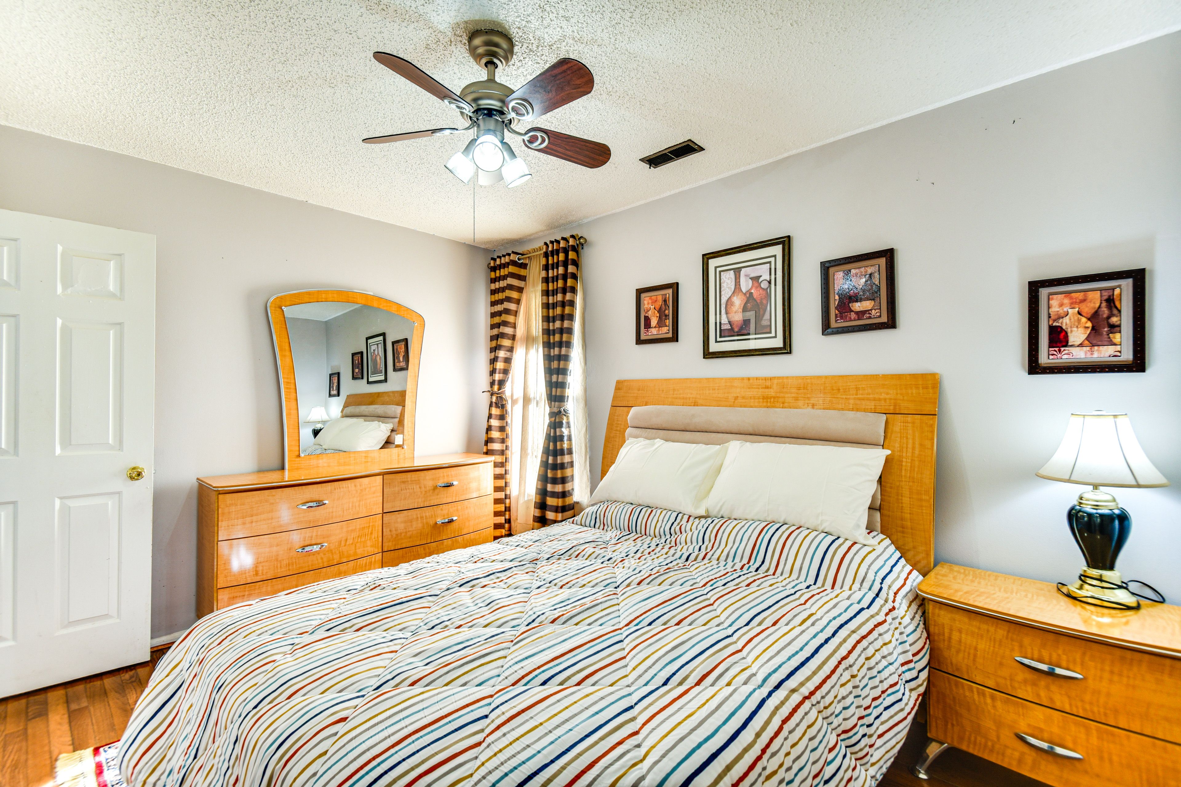 Bedroom 1 | Queen Bed