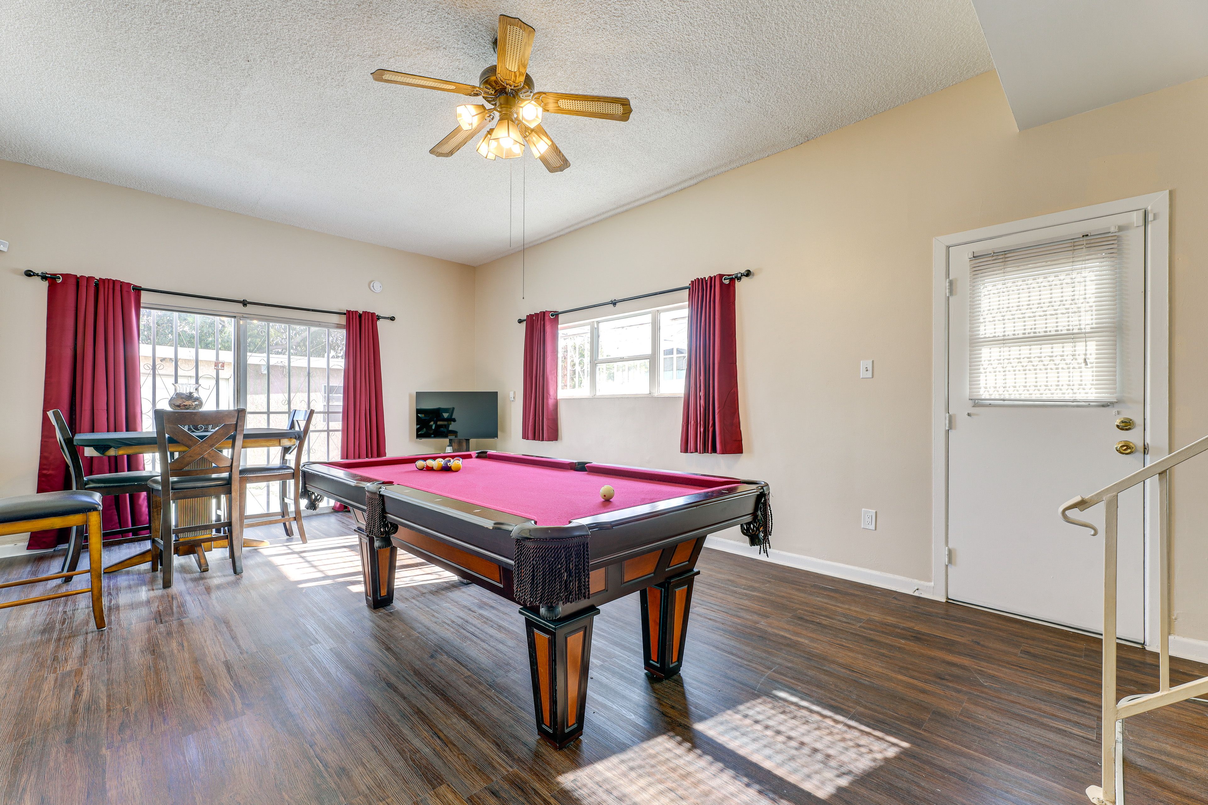 Game Room | Pool Table | Smart TV | Video Game Console
