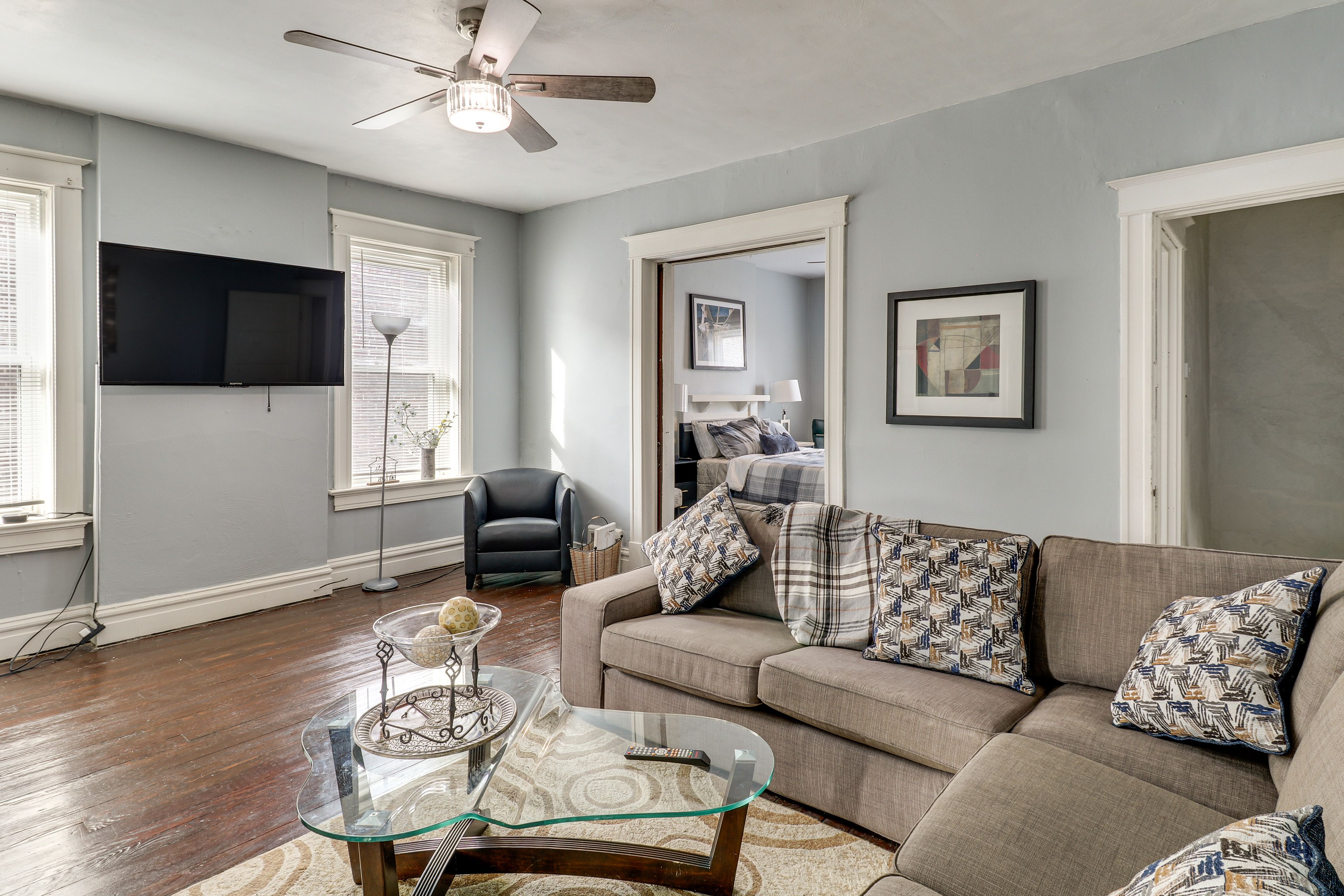 St. Louis Vacation Rental | 1BR | 1BA | 850 Sq Ft | Stairs Required