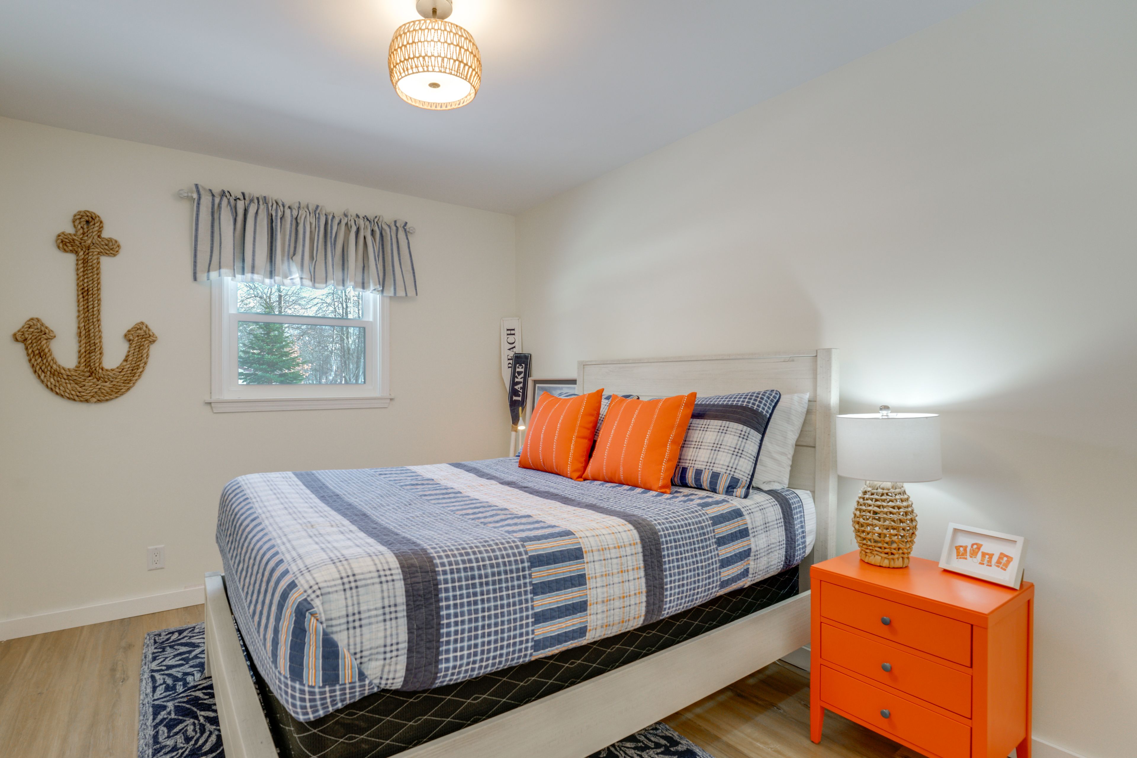 Bedroom 1 | Queen Bed