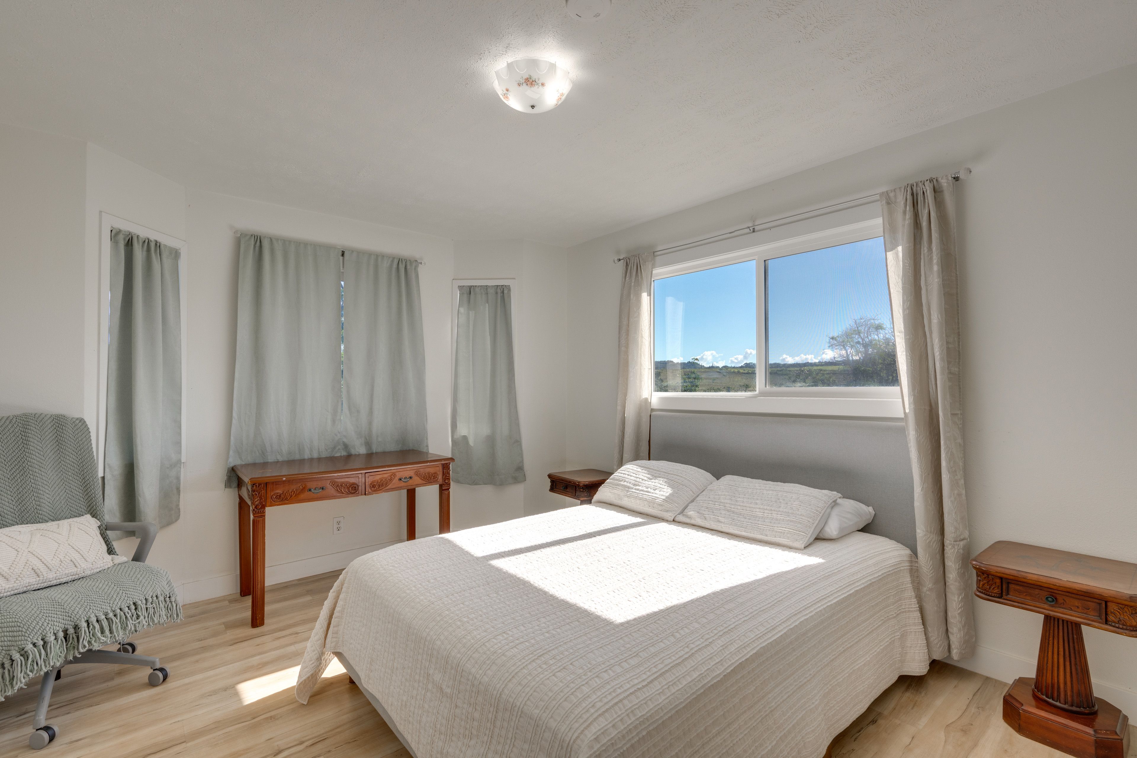 Bedroom 2 | Queen Bed