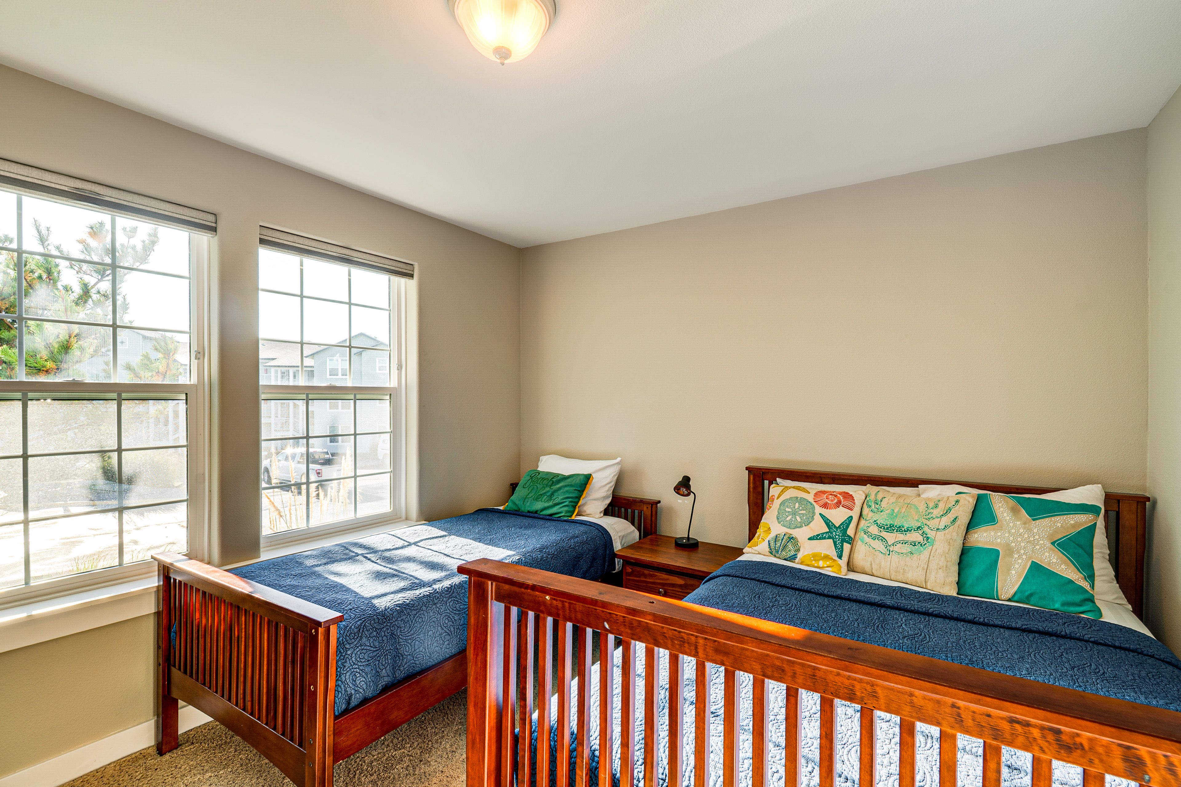 Bedroom 2 | Full Bed | Twin Bed | Smart TV