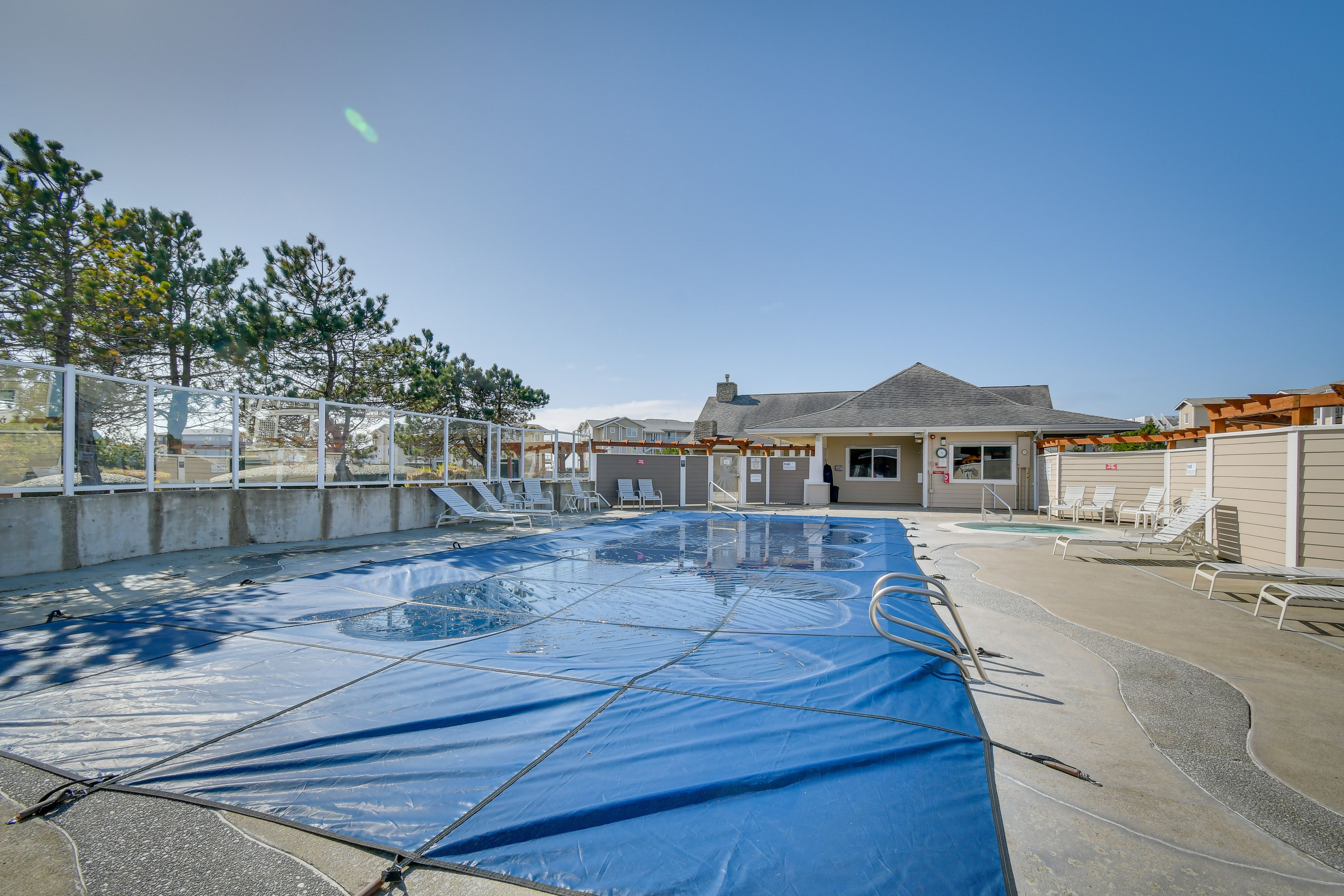 Community Pool (Seasonal)