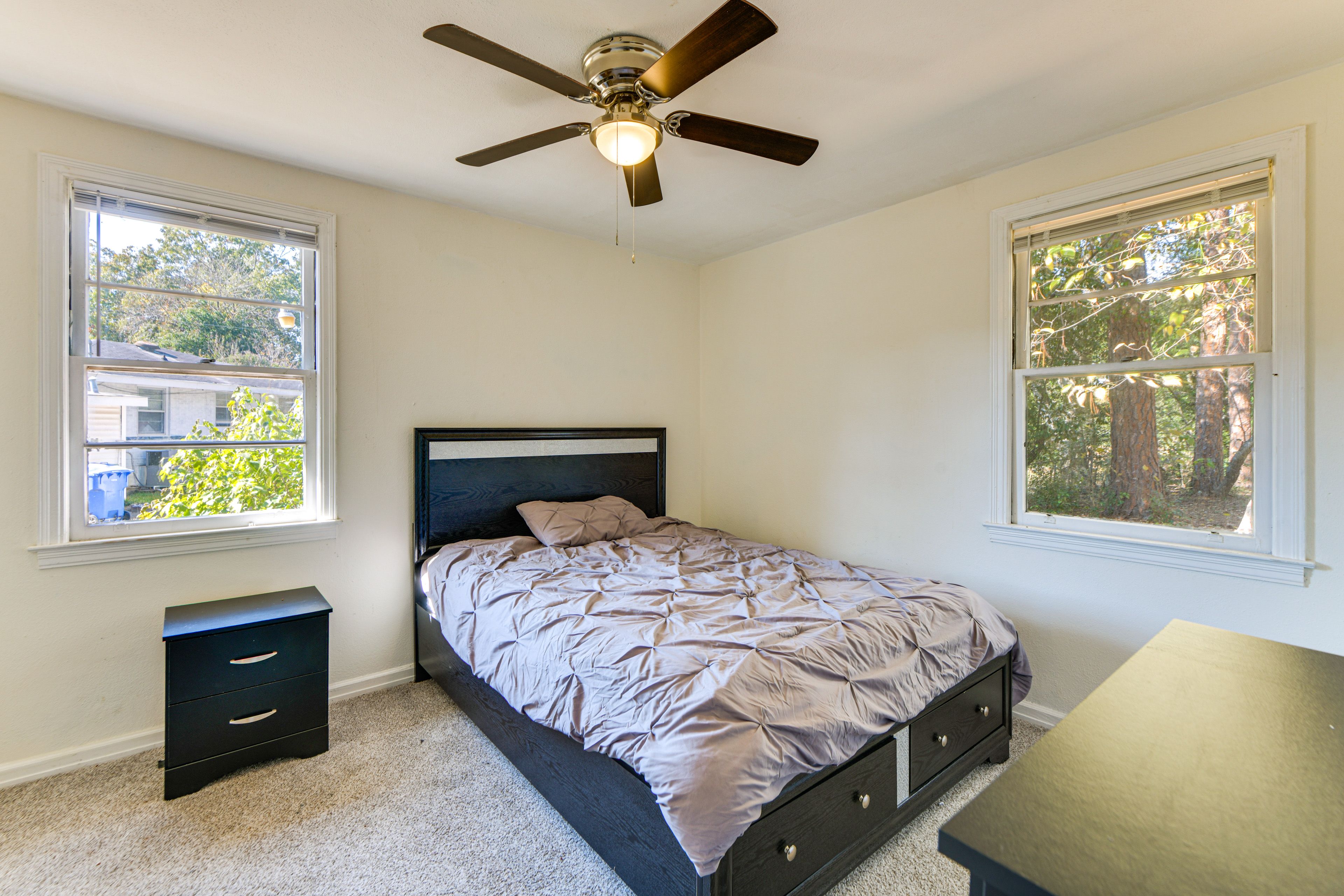 Bedroom 1 | Queen Bed