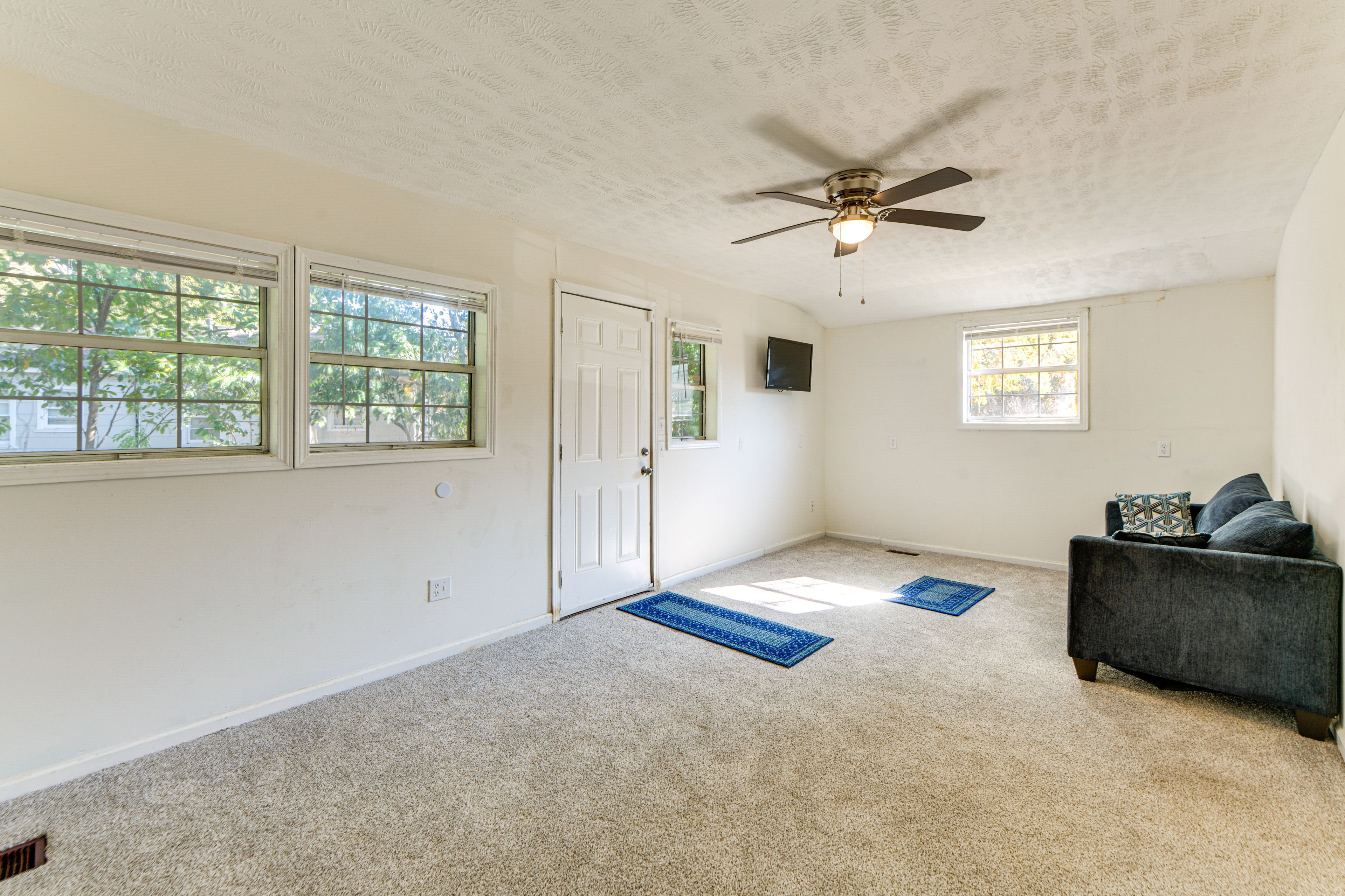 Living Room | Flat-Screen TV