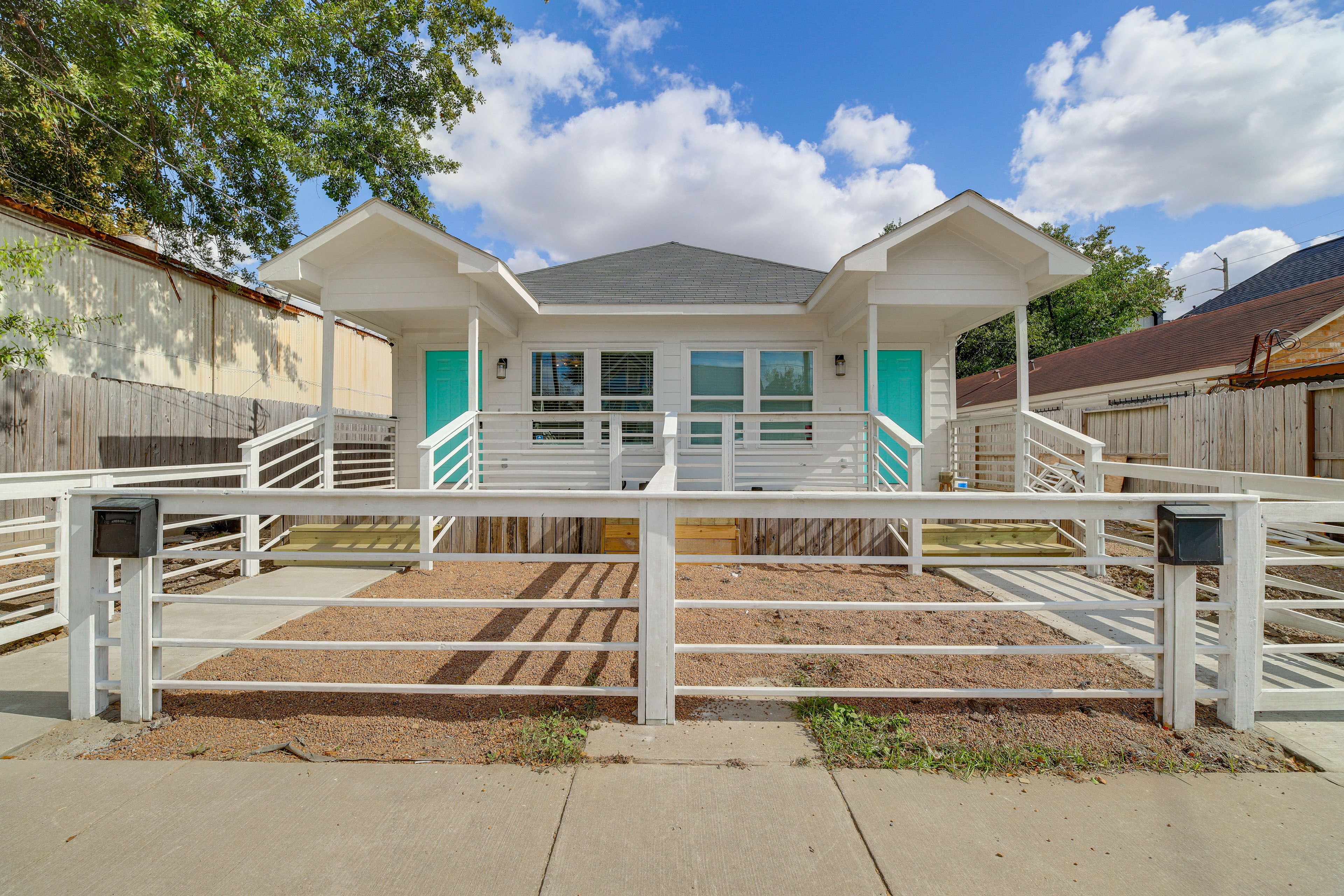 Exterior | Driveway (1 Vehicle)