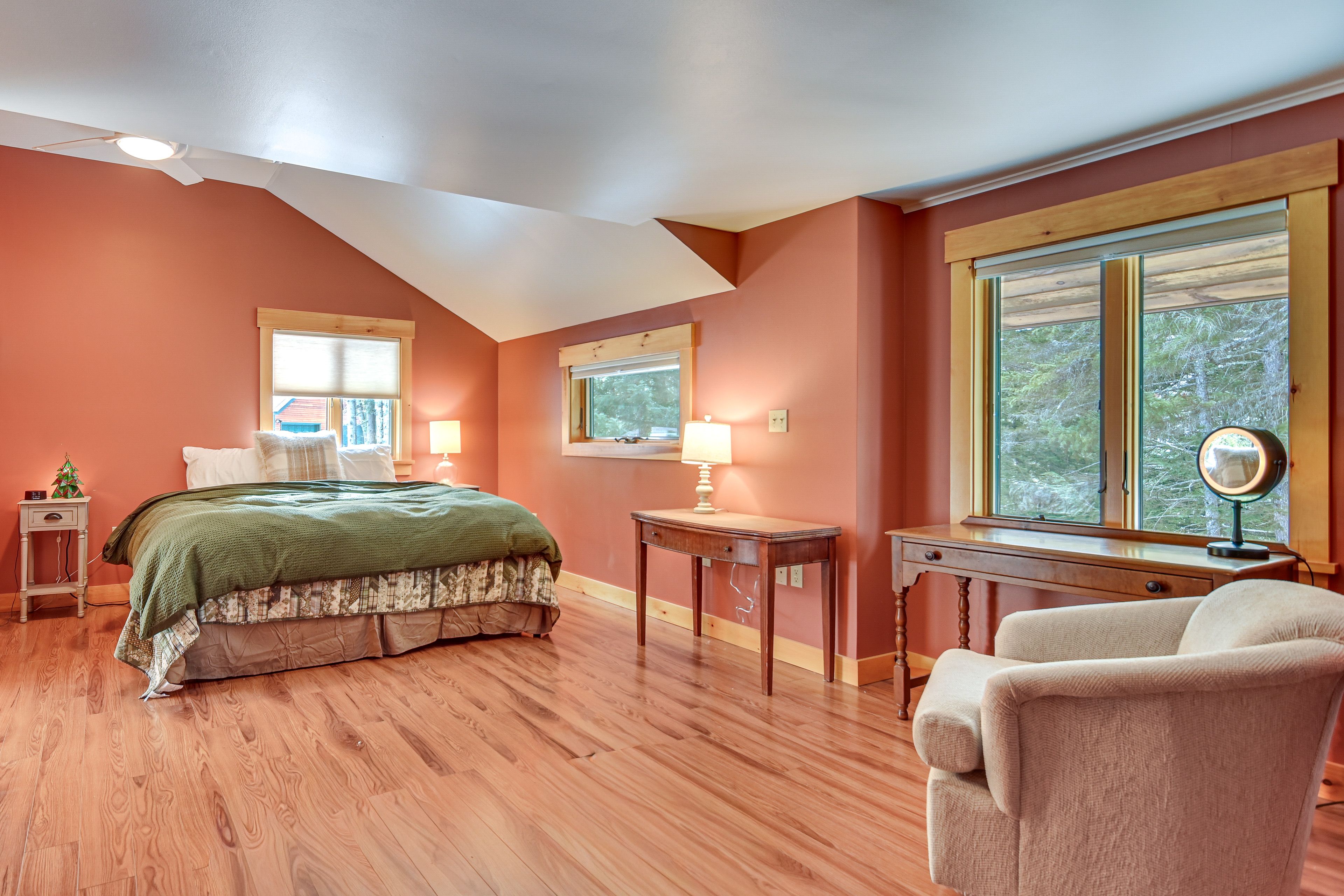 Bedroom 1 | Queen Bed | Twin Daybed | 2nd Floor