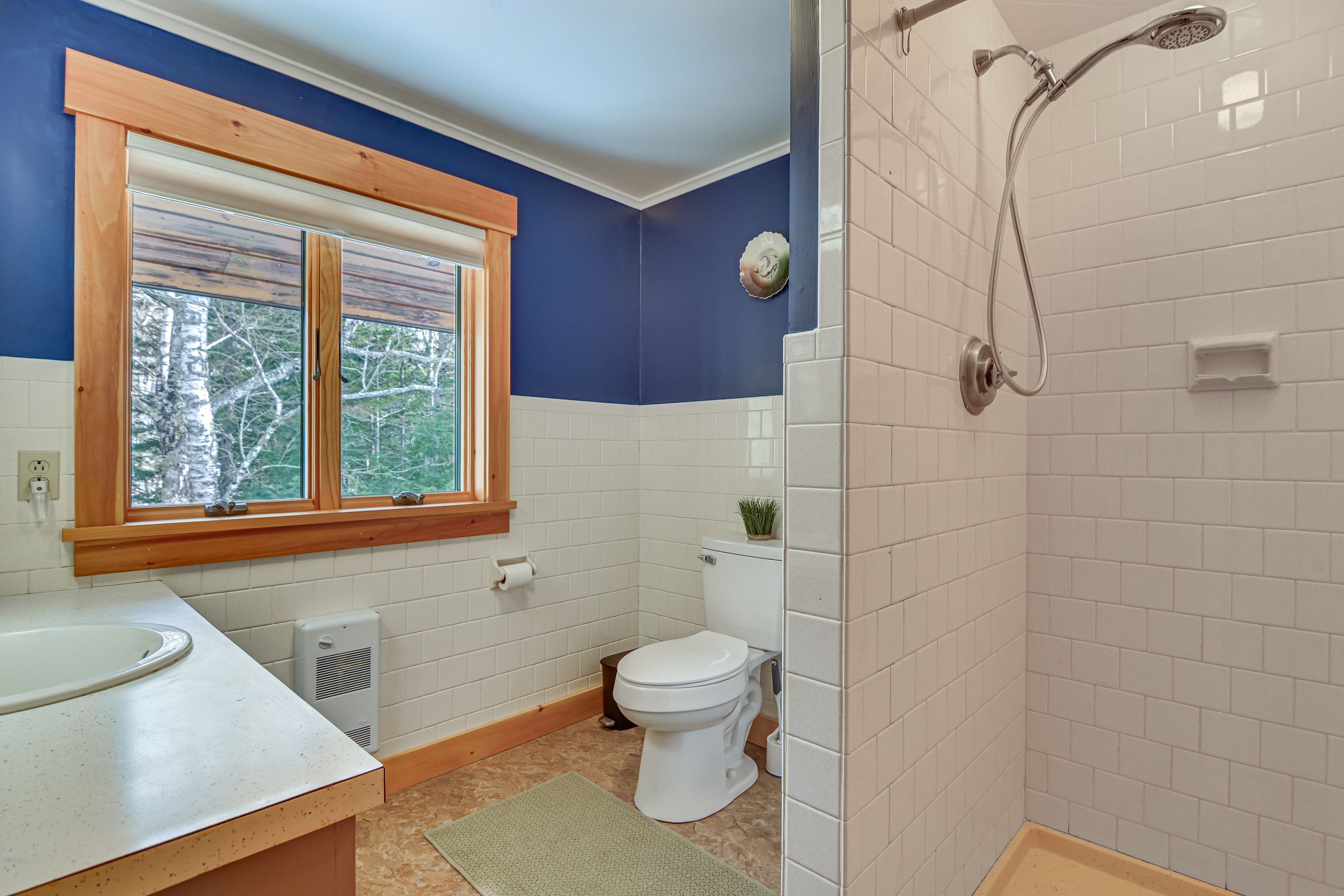 Full Bathroom | 2nd Floor