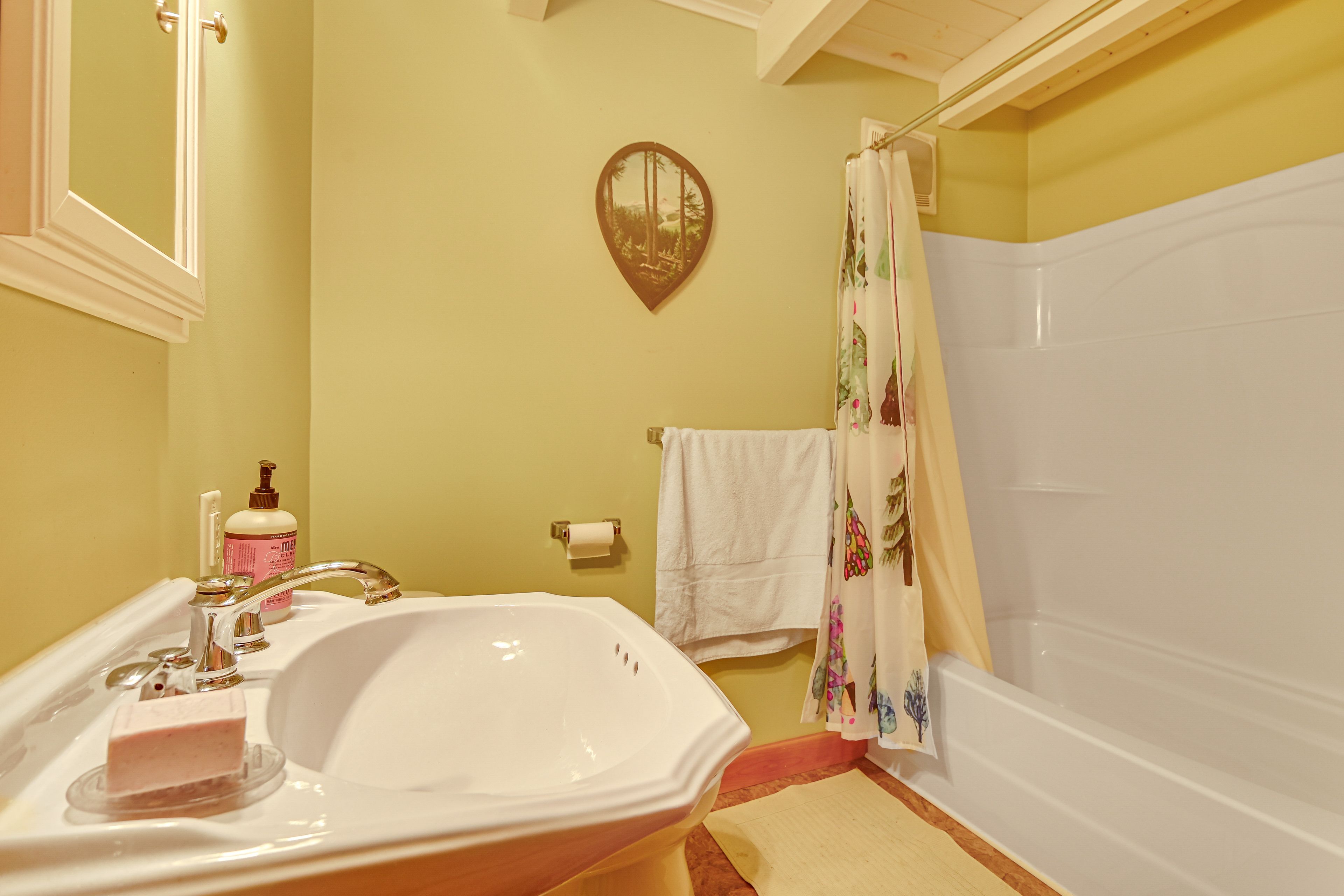 Full Bathroom | 1st Floor