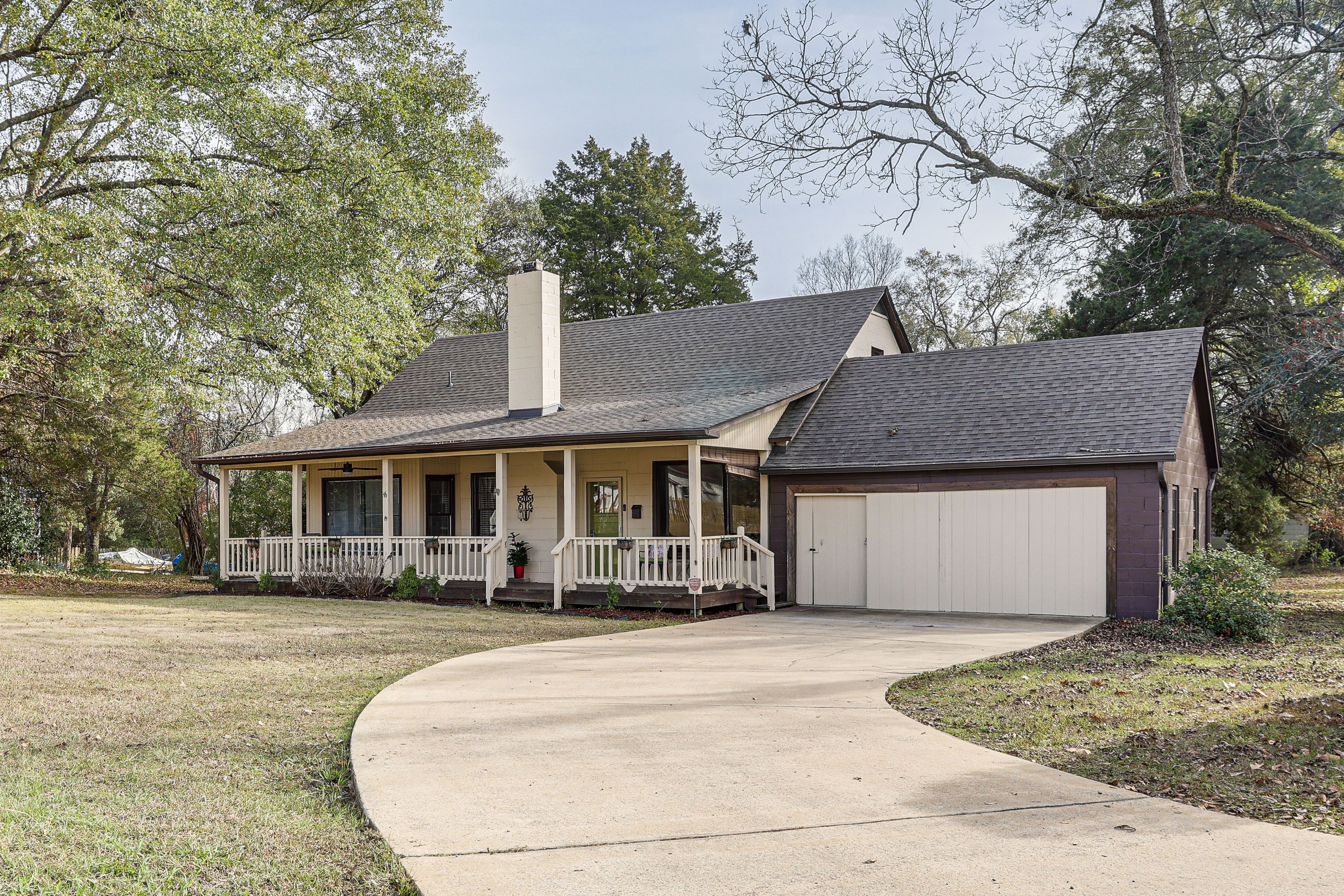 Parking | Driveway (3 Vehicles) | RV/Trailer Parking Available