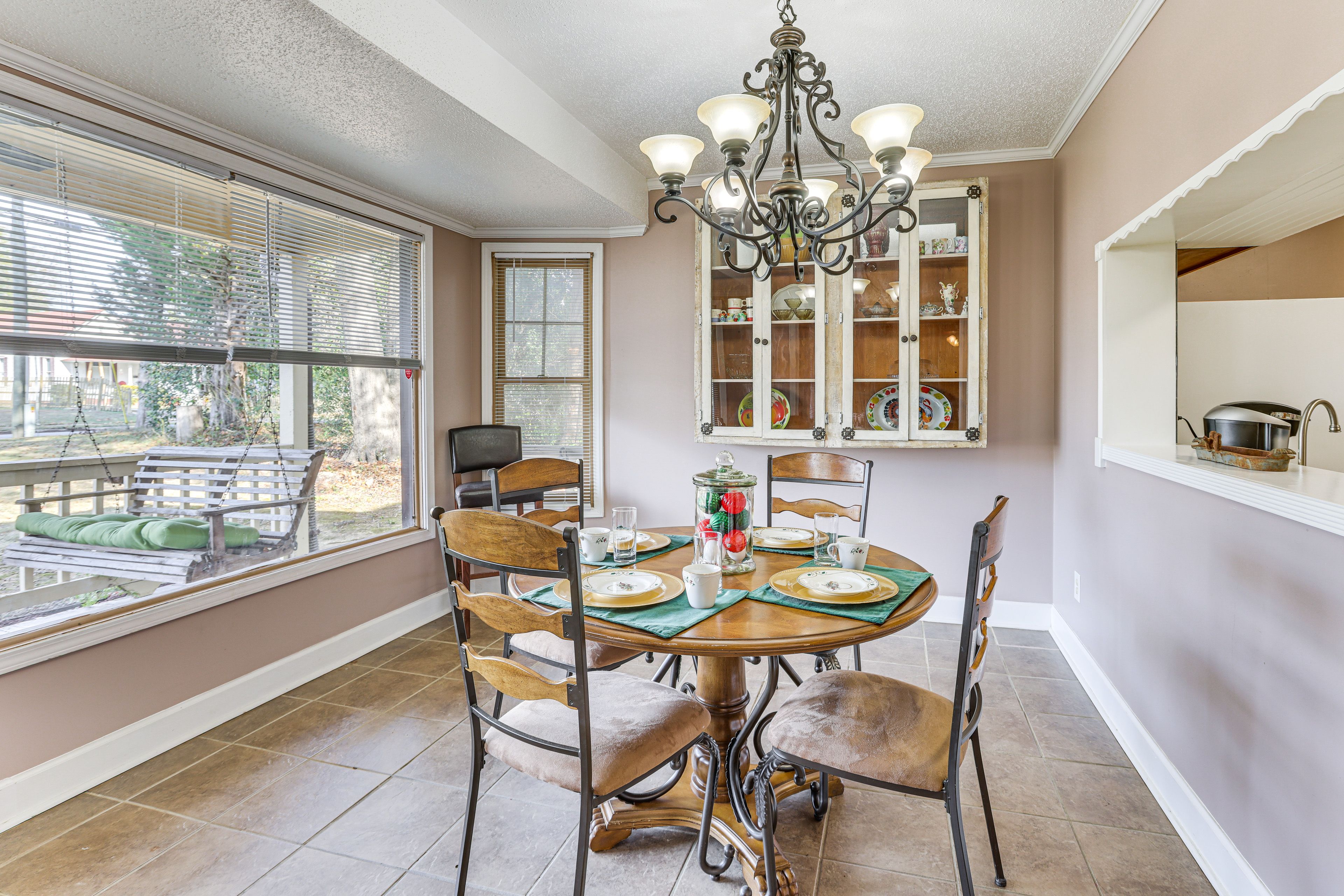 Dining Area | Dining Table