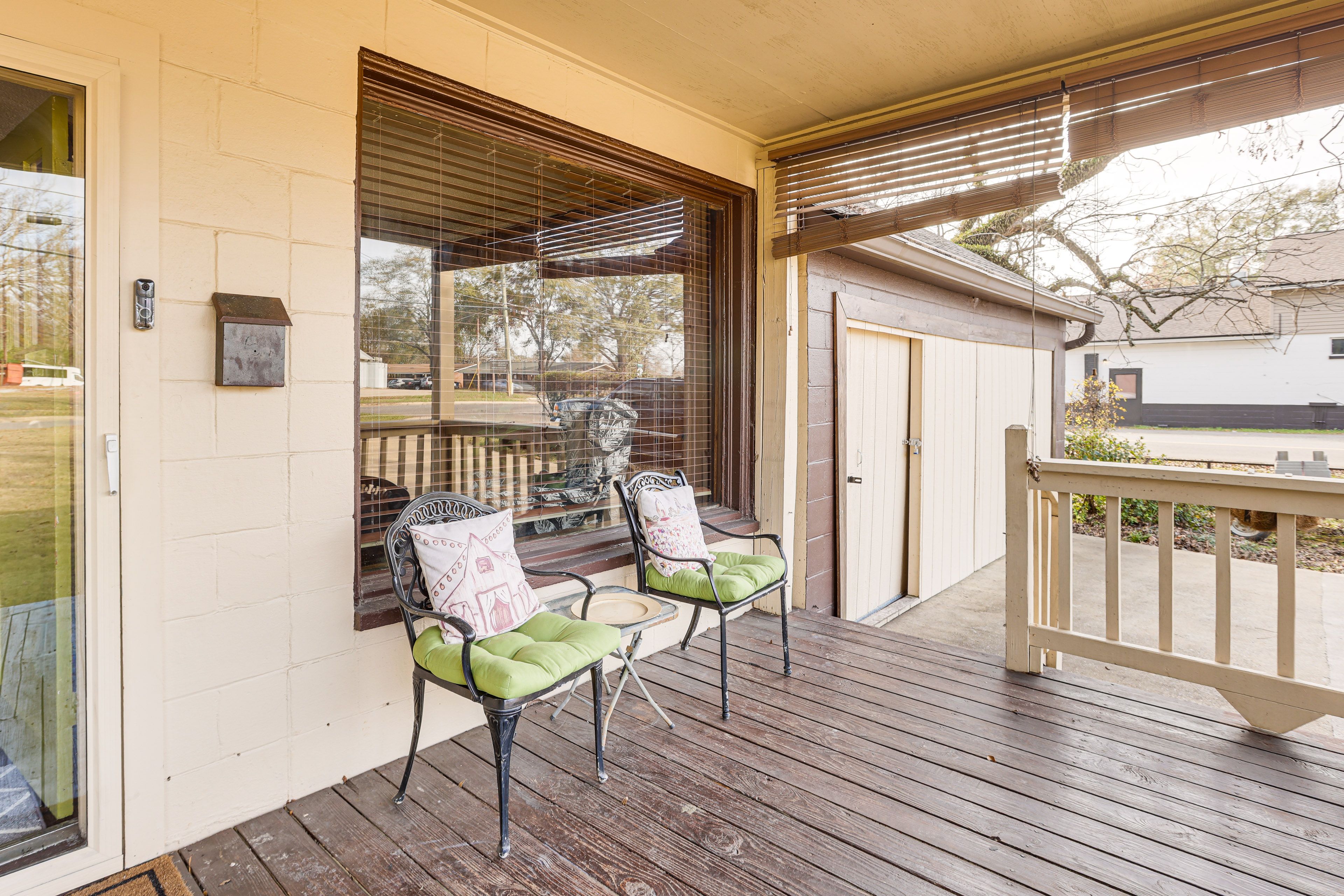 Front Porch w/ Seating | Outdoor Swing