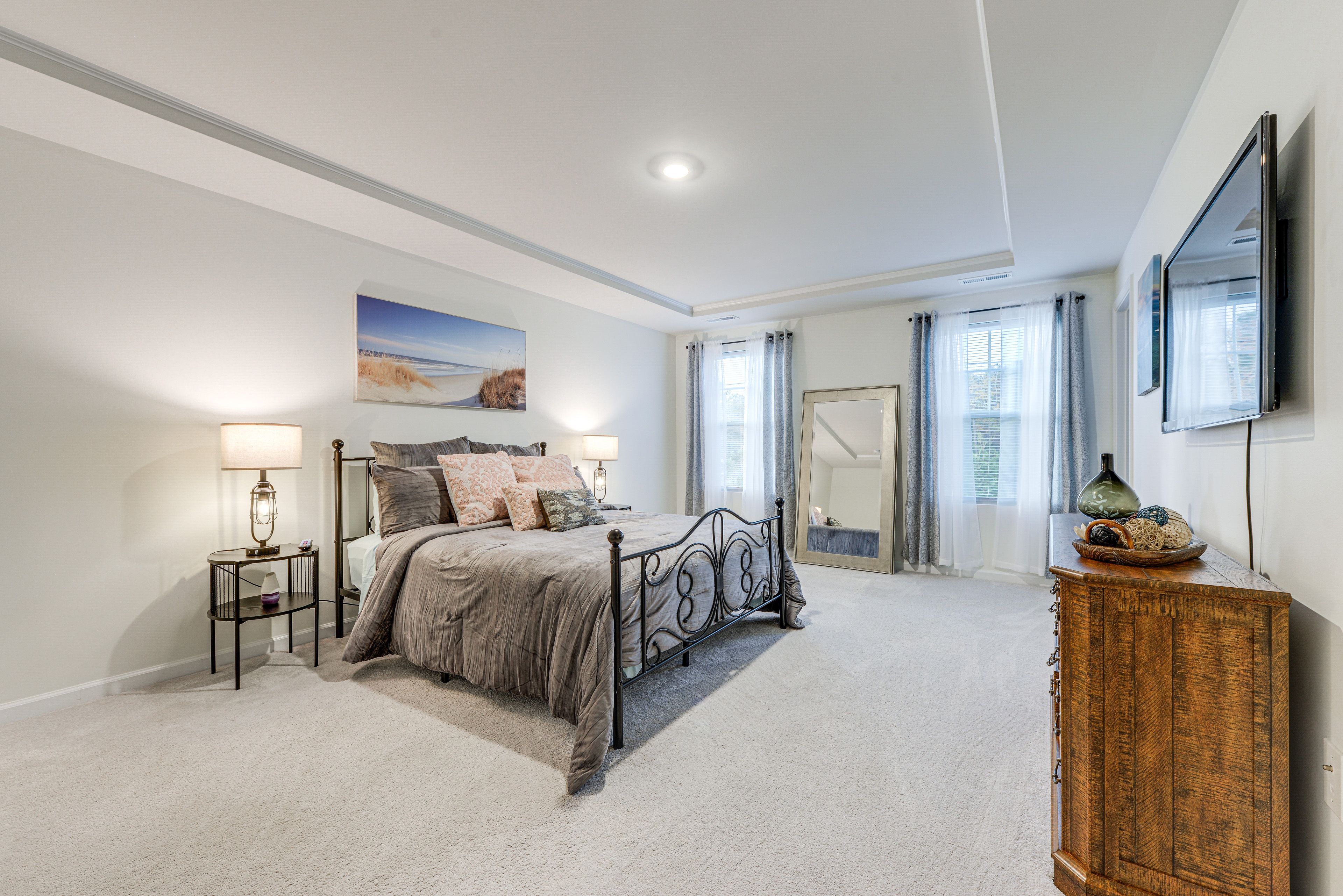 Bedroom 1 | 1st Floor | Queen Bed | Linens Provided | Smart TV