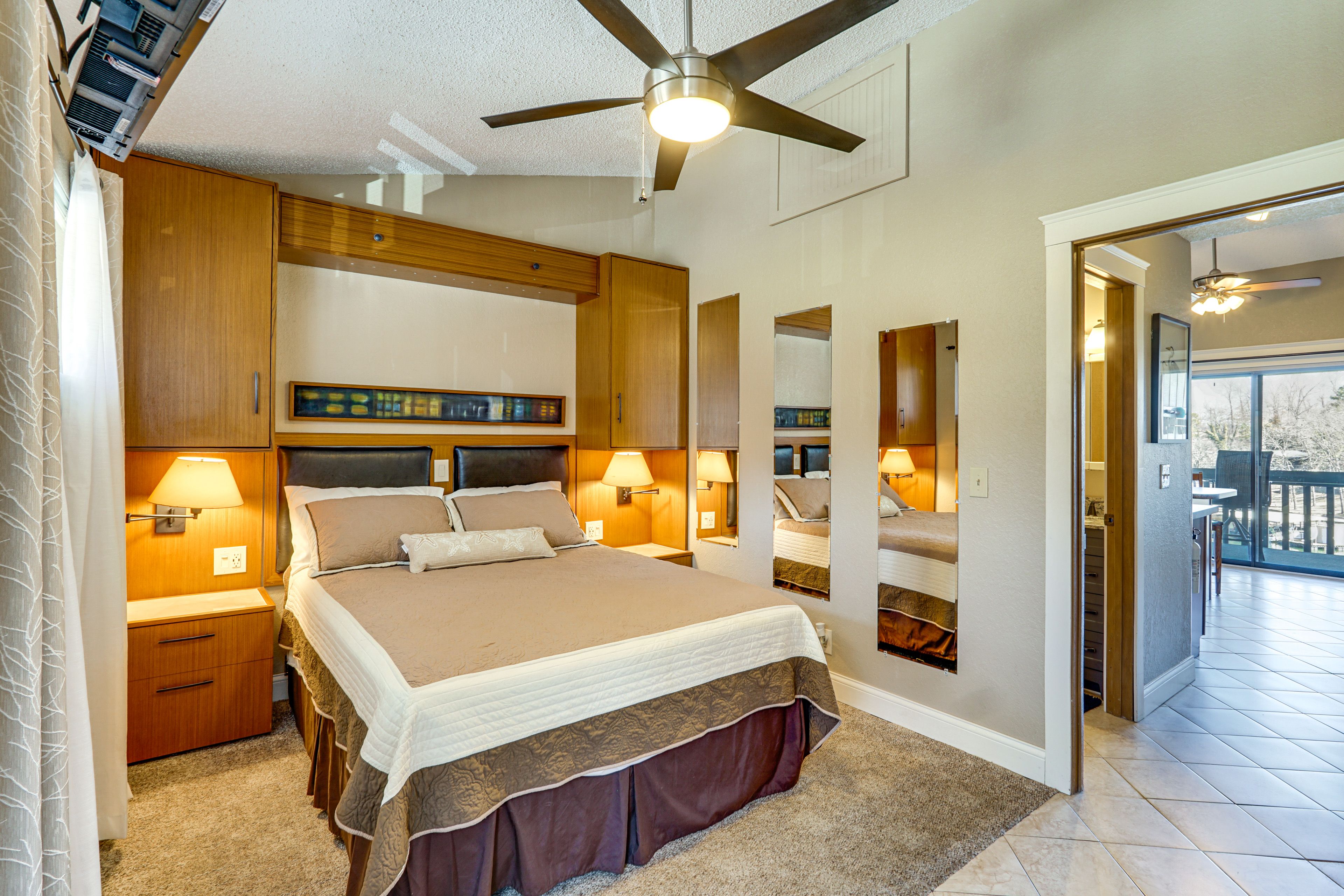 Bedroom 2 | Queen Bed