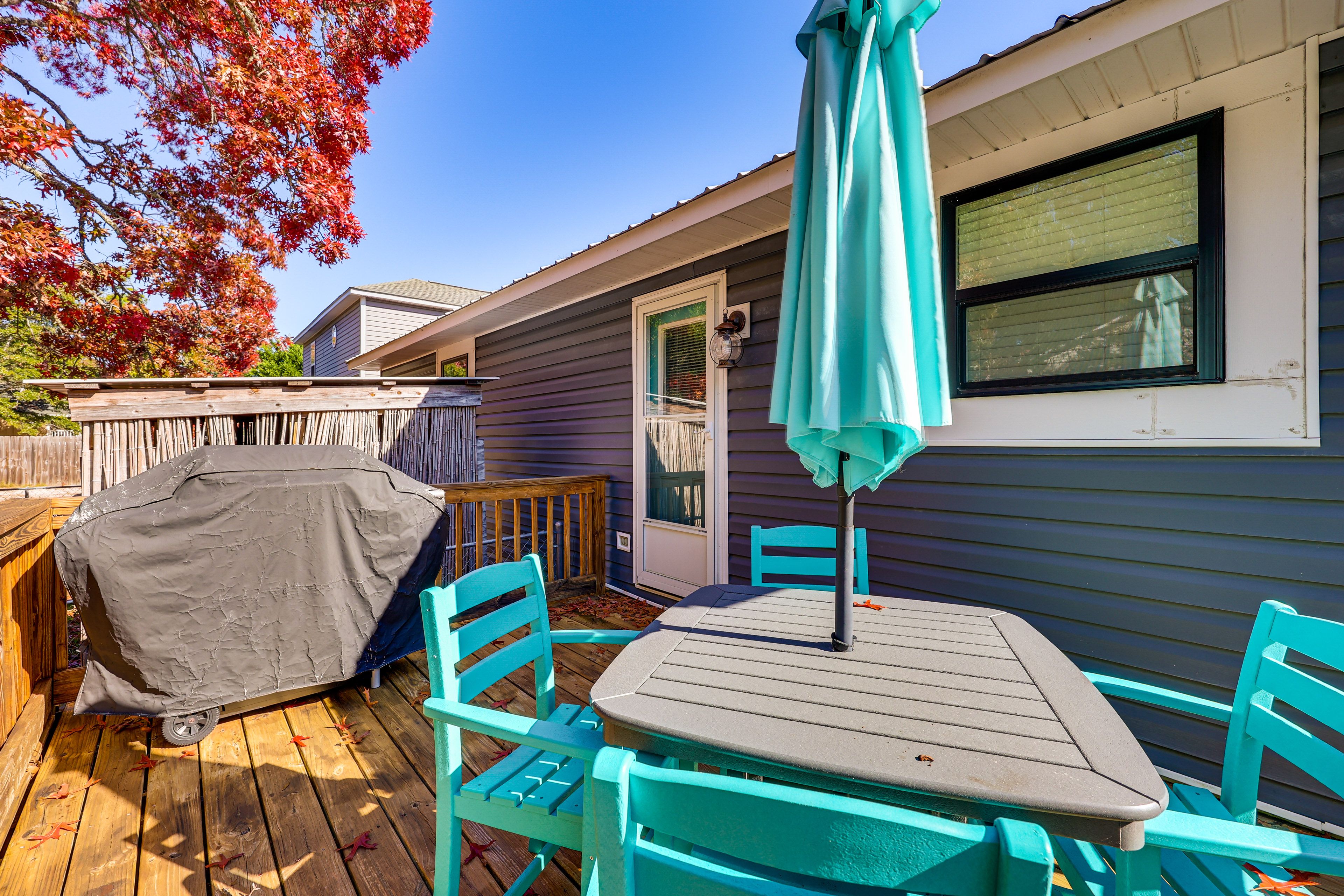 Deck | Grill | Dining Area | Outdoor Shower | Fenced Yard