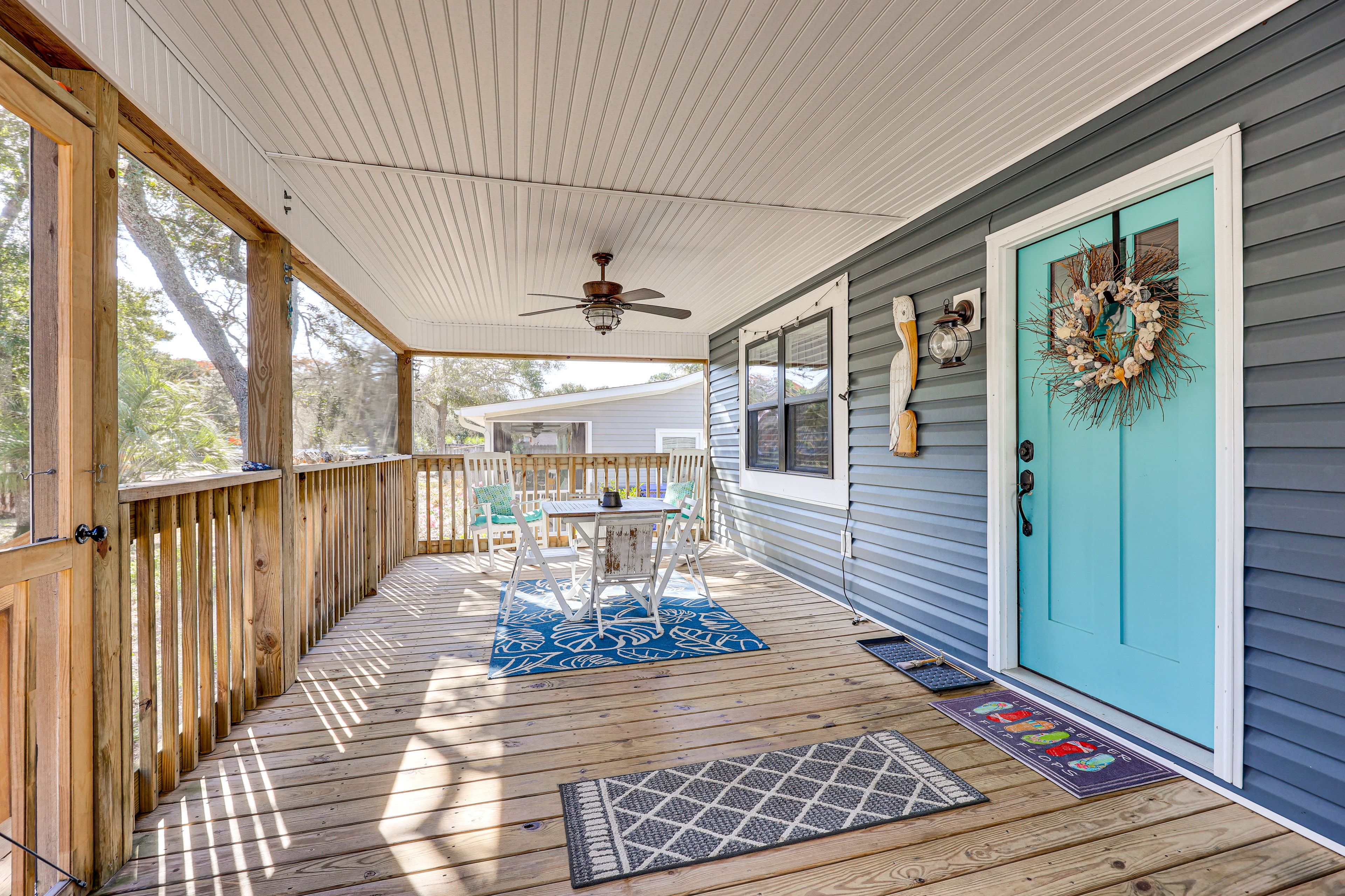 Screened-In Porch | Flat-Screen TV | Dining Area | Bench Swing