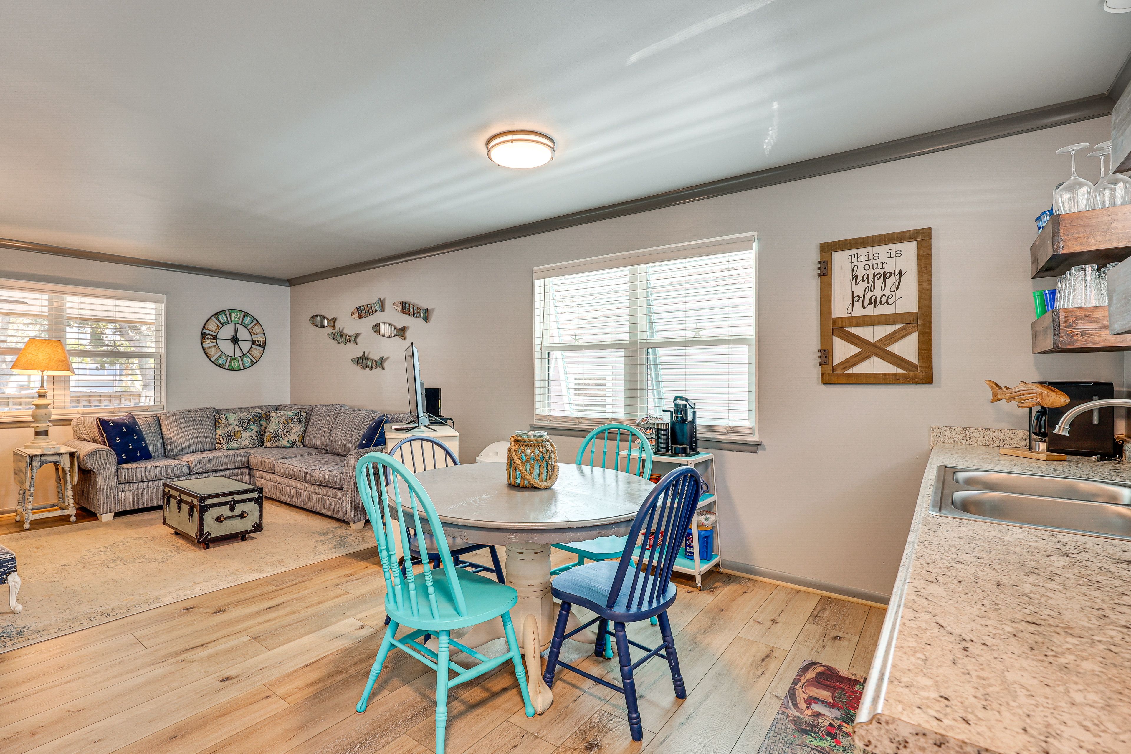 Dining Area | Dishware/Flatware Provided