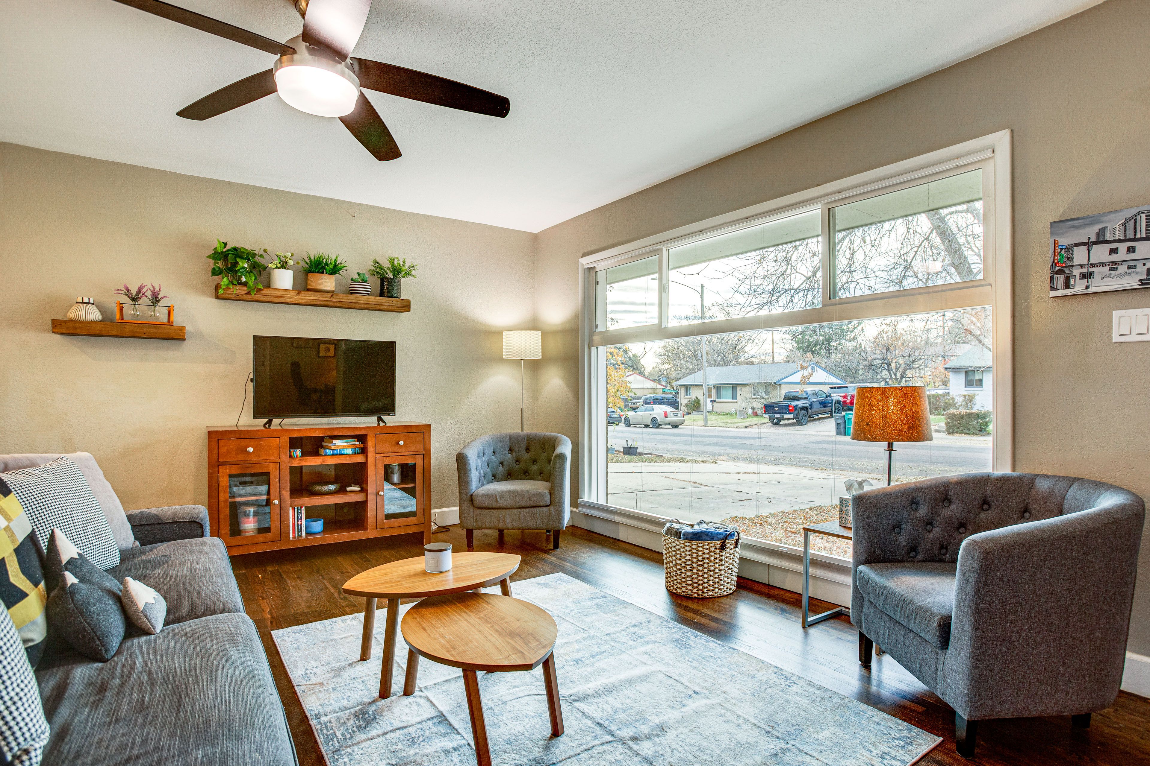 Living Room | Main Level | Free WiFi | Smart TV