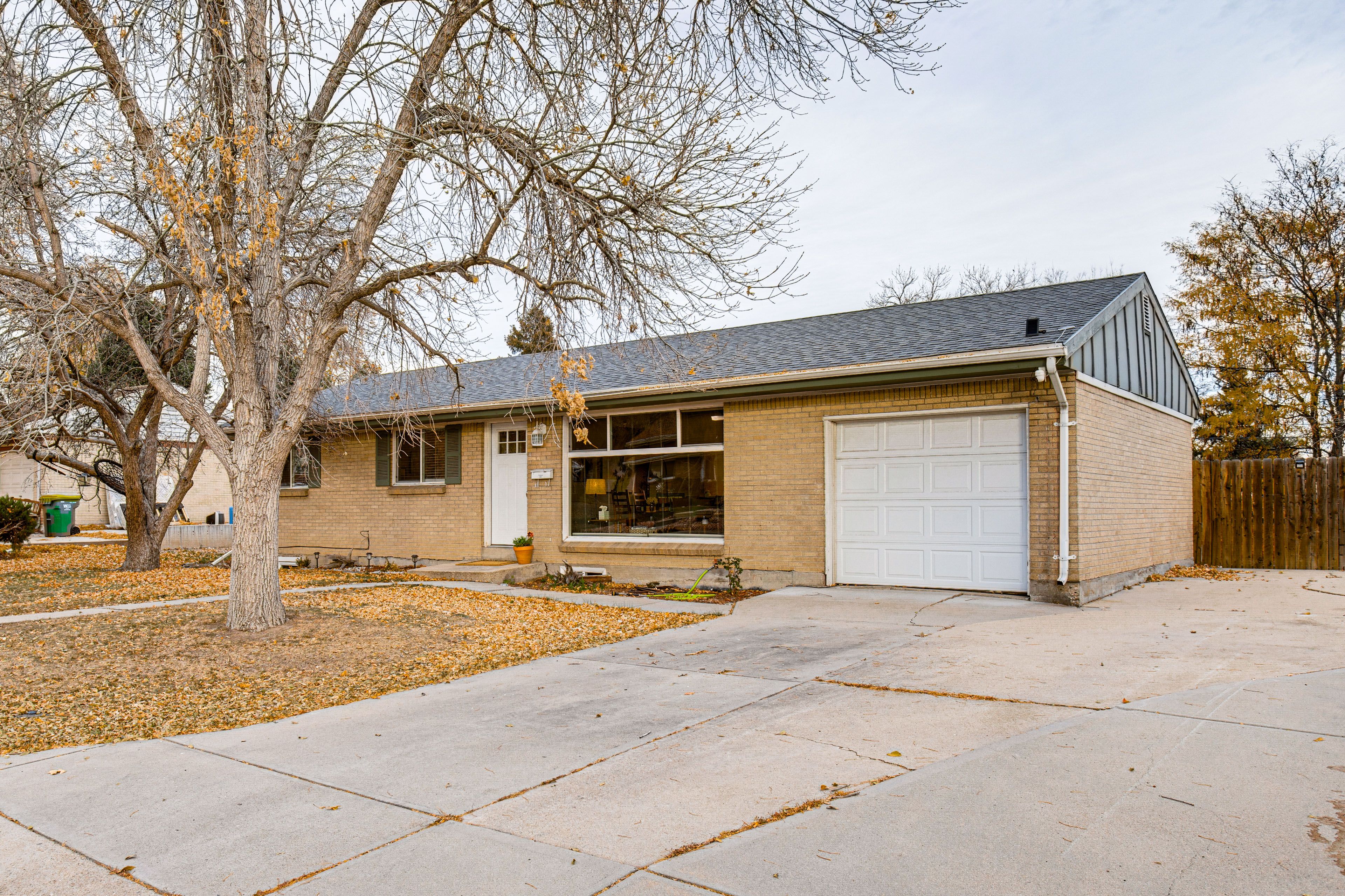Parking | Driveway (4 Vehicles)