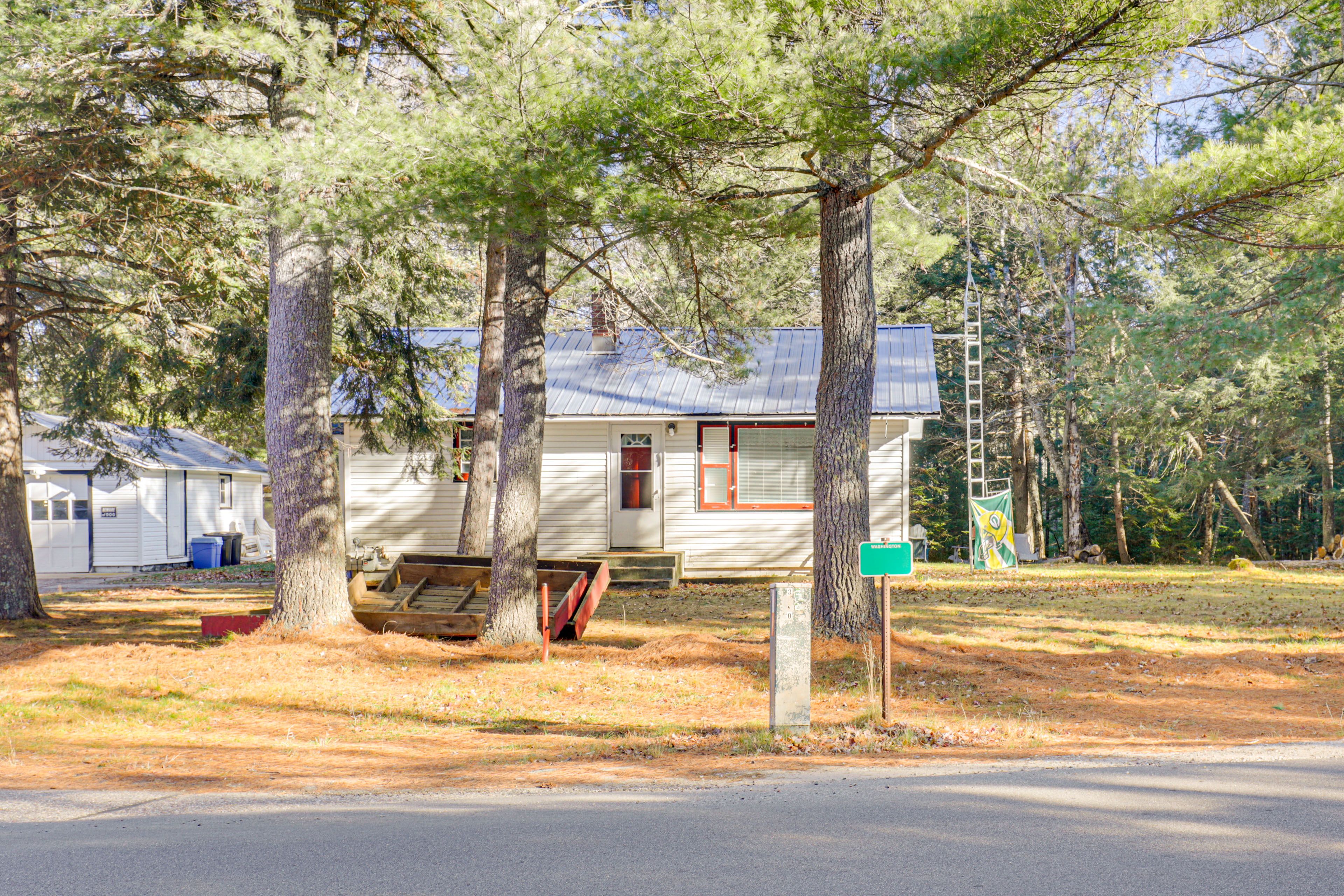 Parking | Driveway (4 Vehicles) | Surface Parking (2 Vehicles)