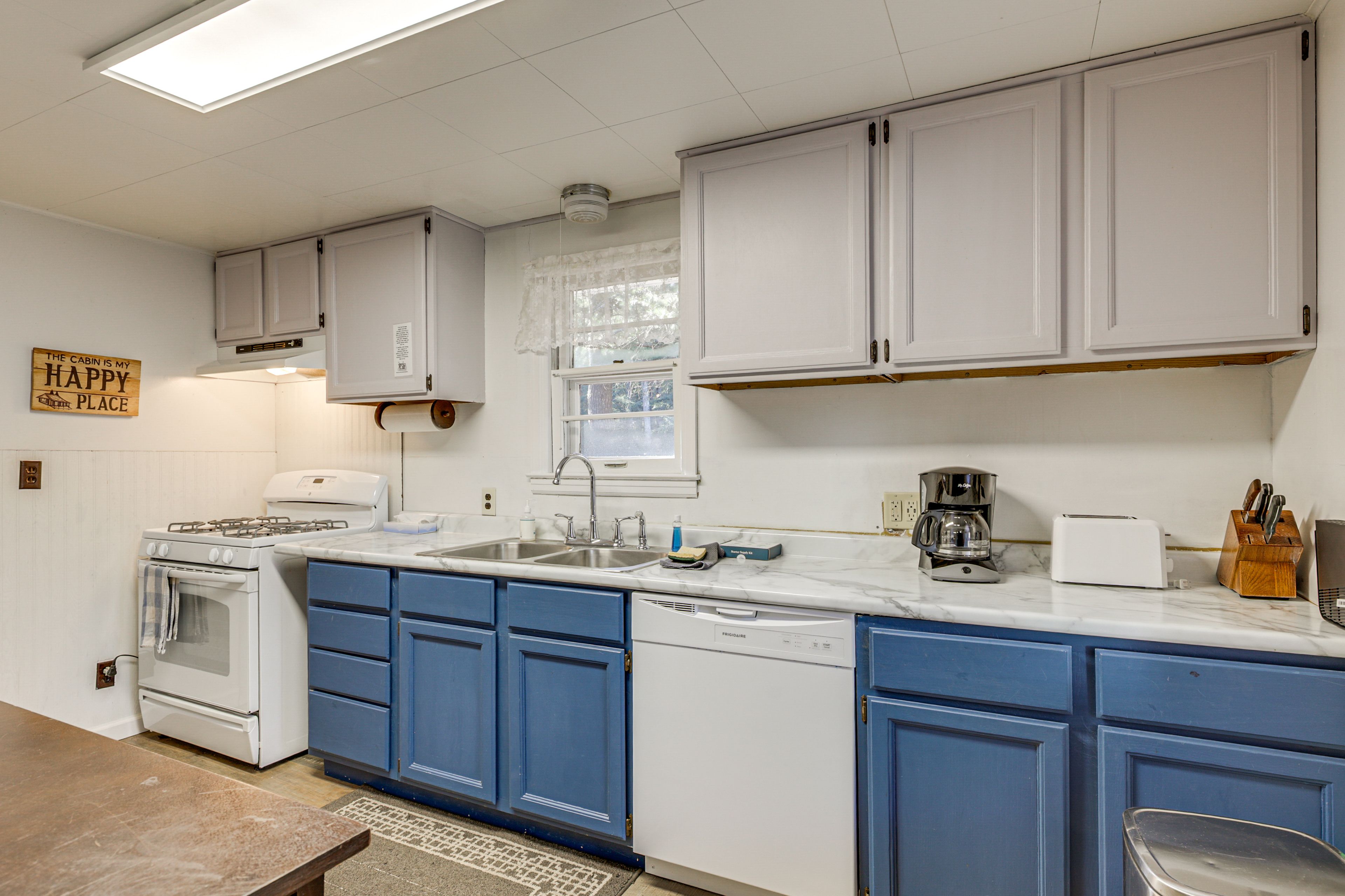 Kitchen | Main Level