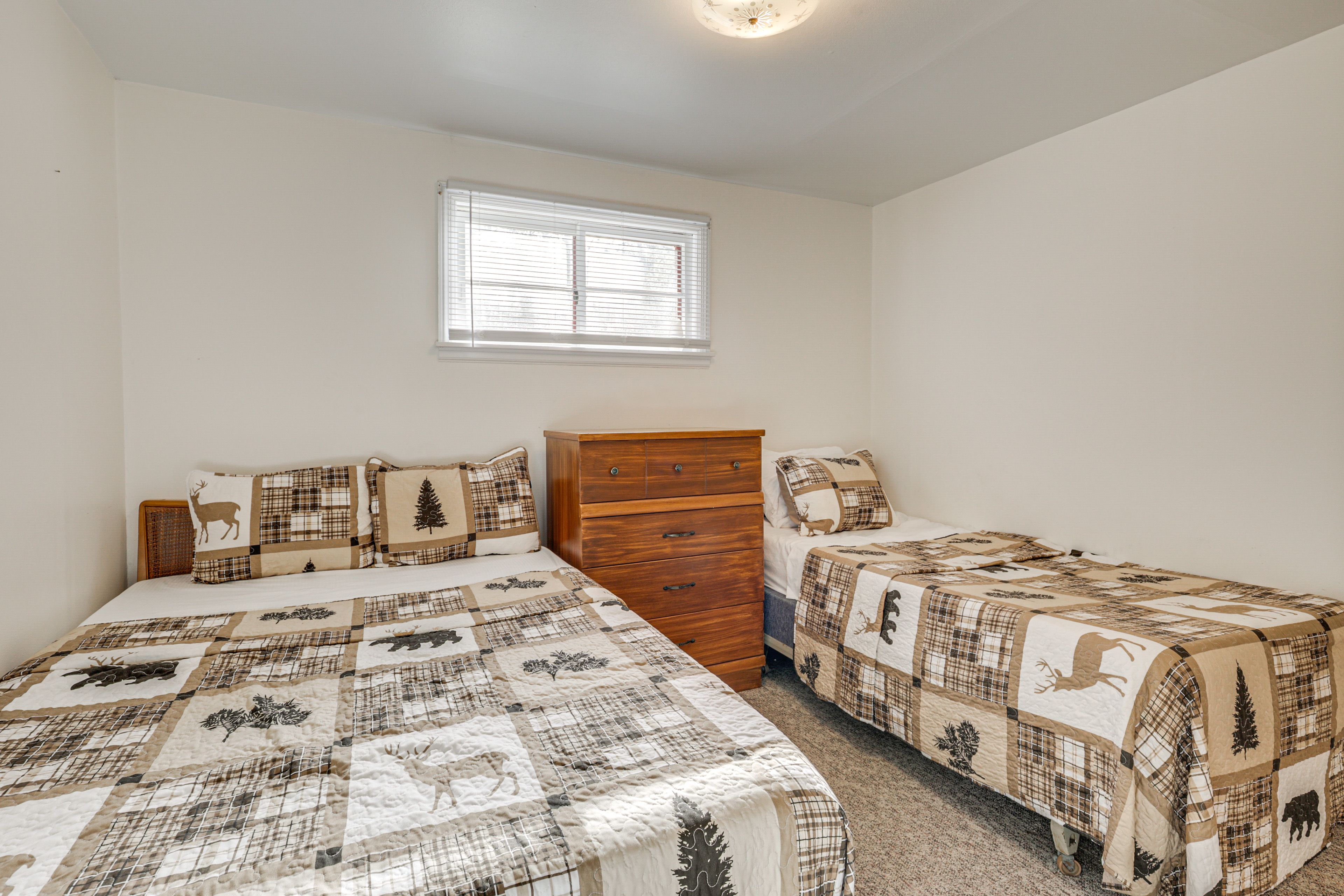 Bedroom 2 | Twin Bed | Full Bed | Main Level