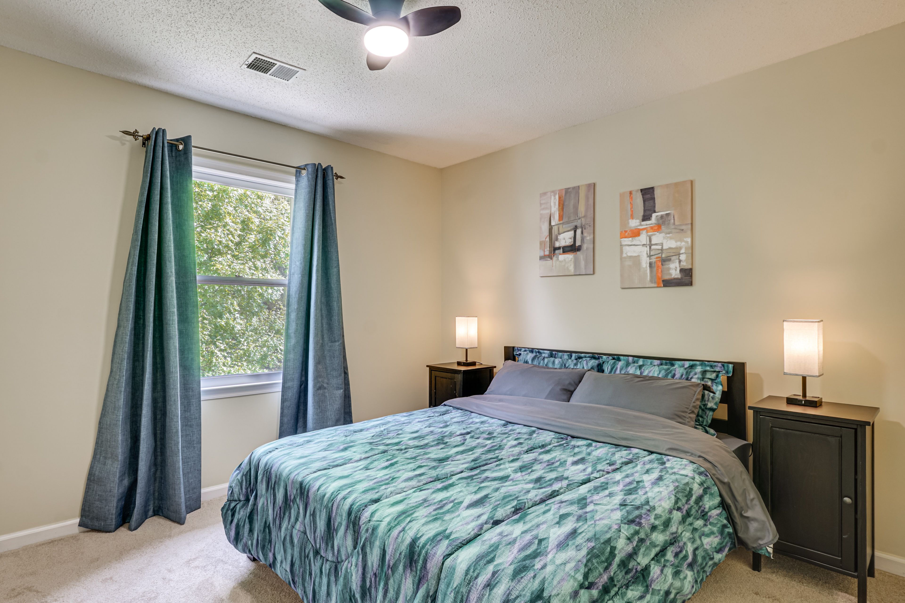 Bedroom 2 | 2nd Floor | Queen Bed