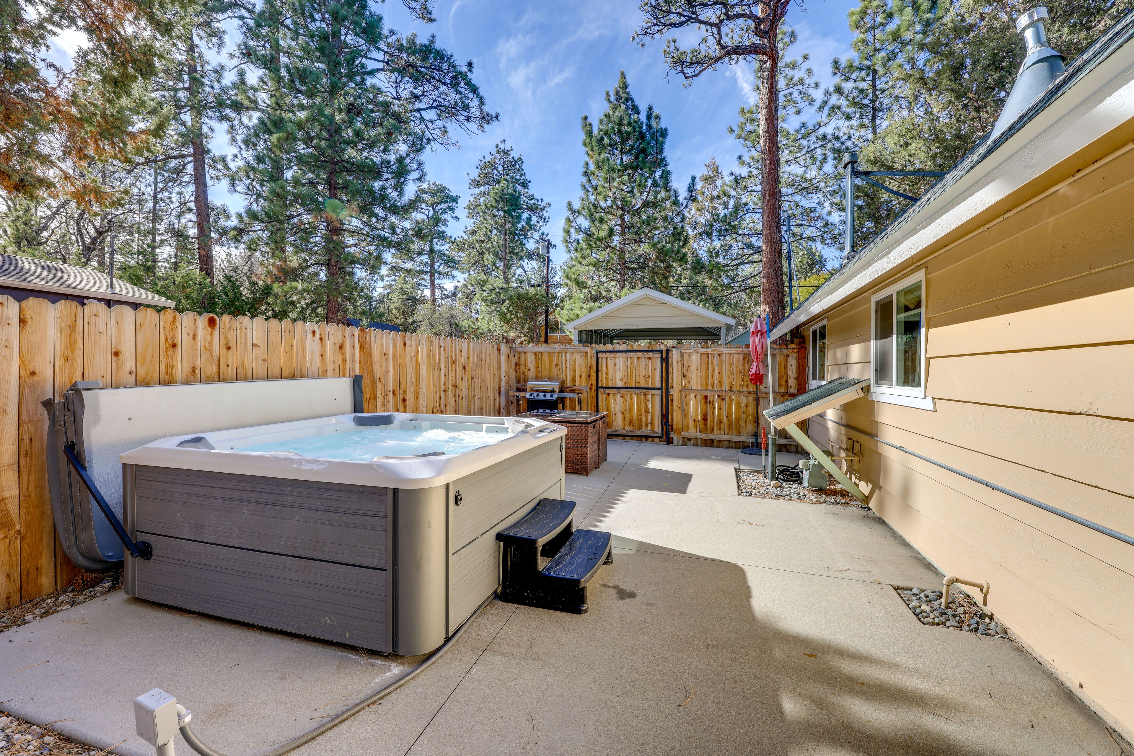Patio | Hot Tub | 6 Mi to Big Bear Alpine Zoo