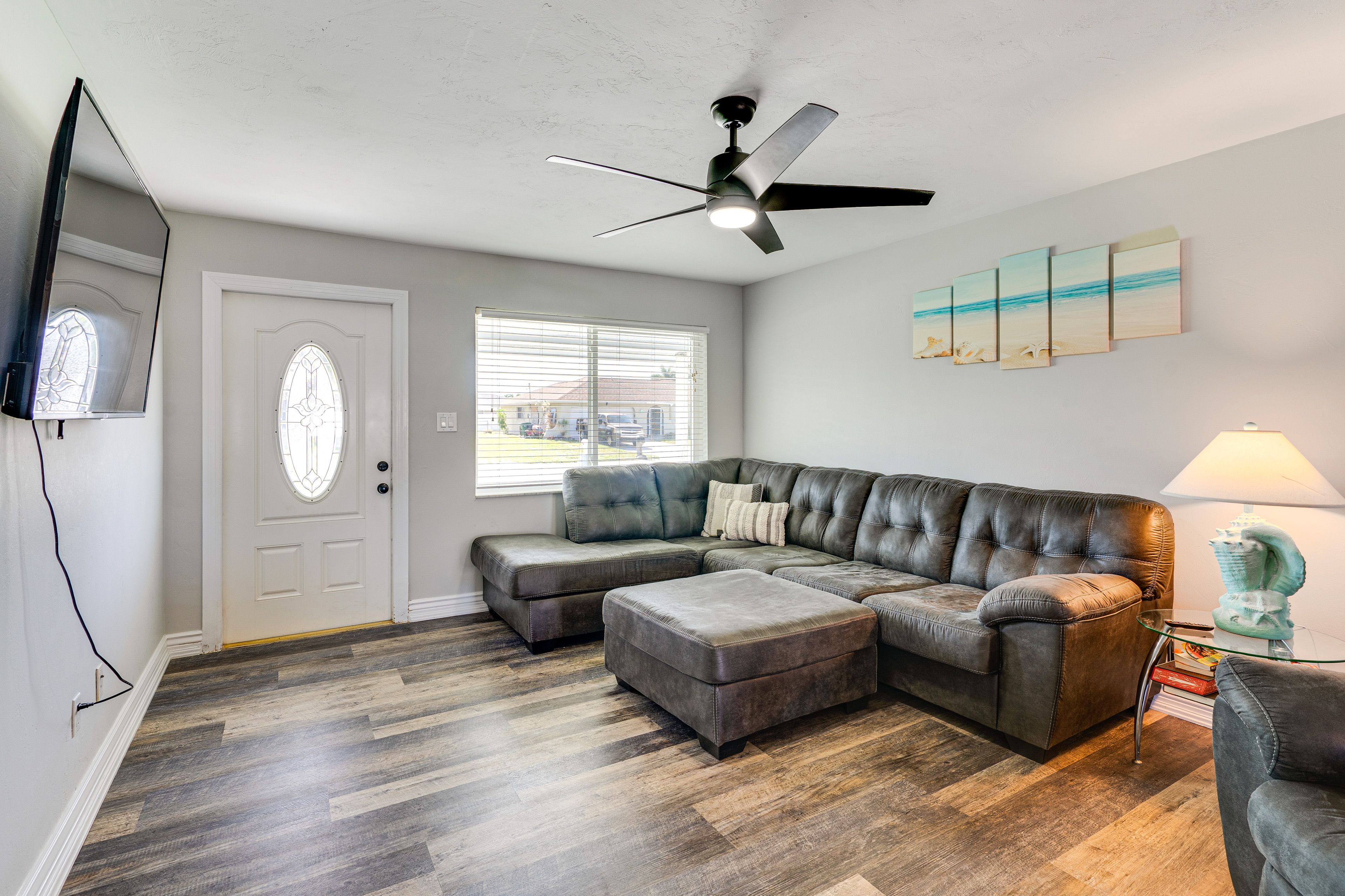 Living Room | Flat-Screen TV | Central Heat & A/C | Free WiFi