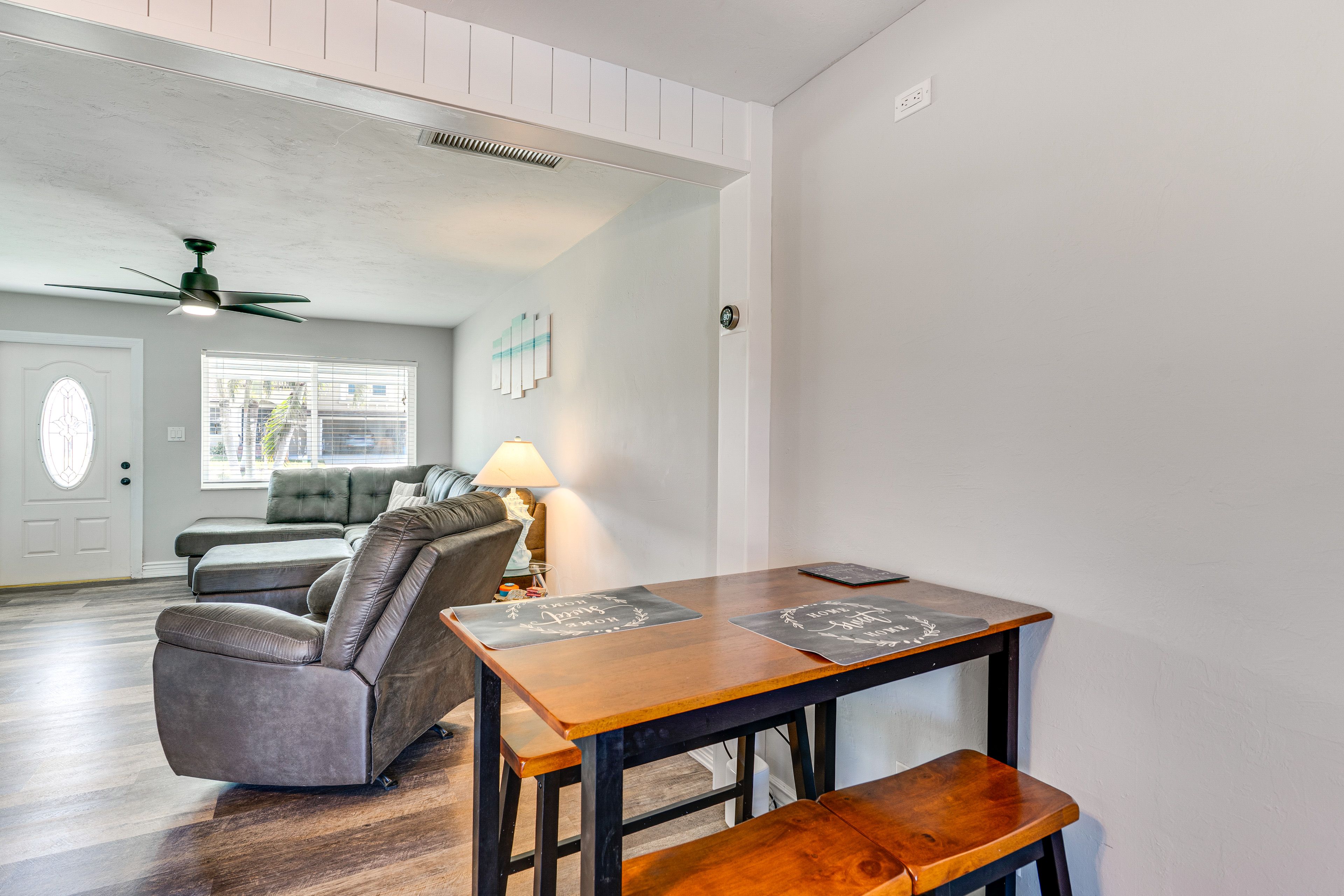 Dining Area | Dishware & Flatware Provided