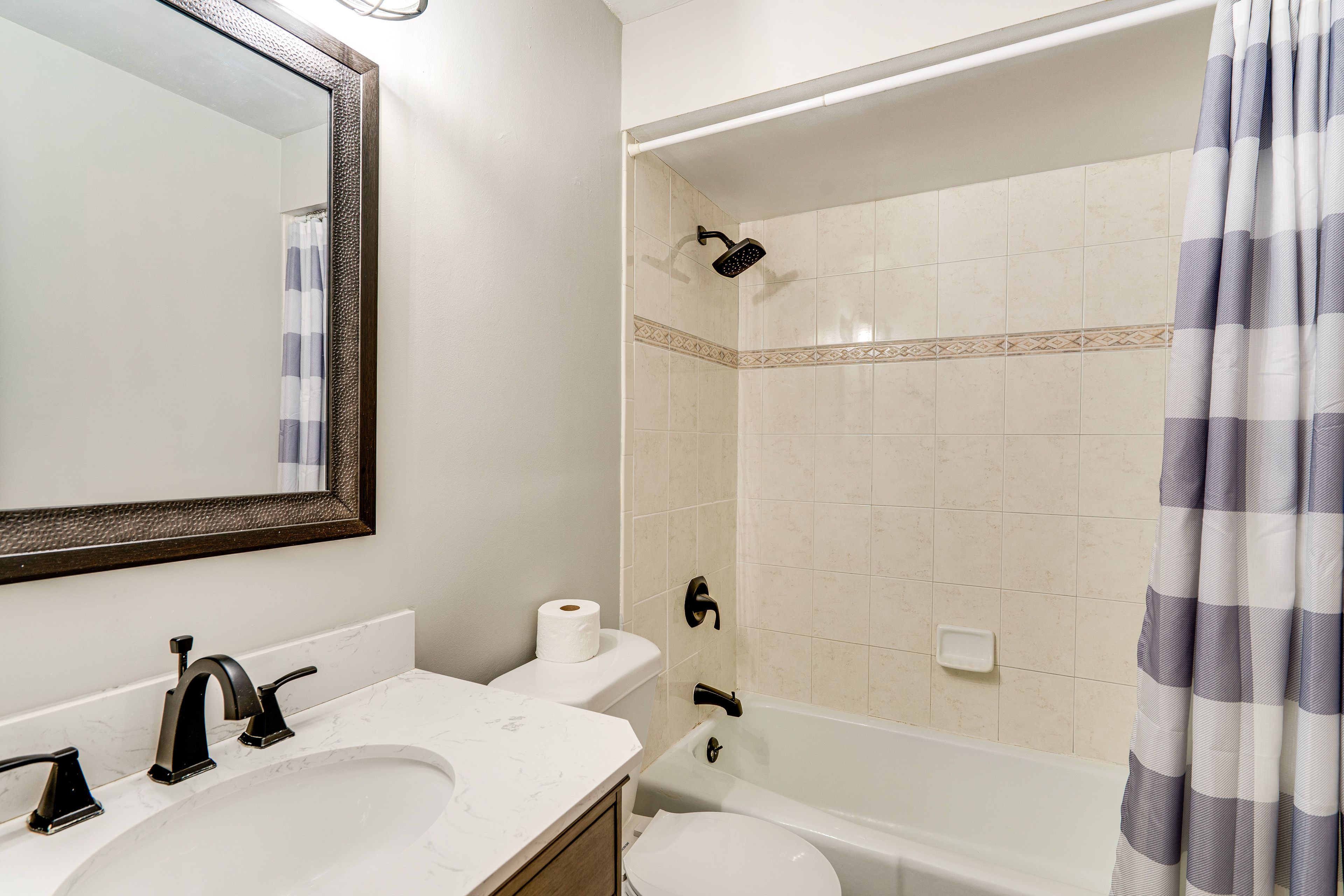 Full Bathroom | Complimentary Toiletries