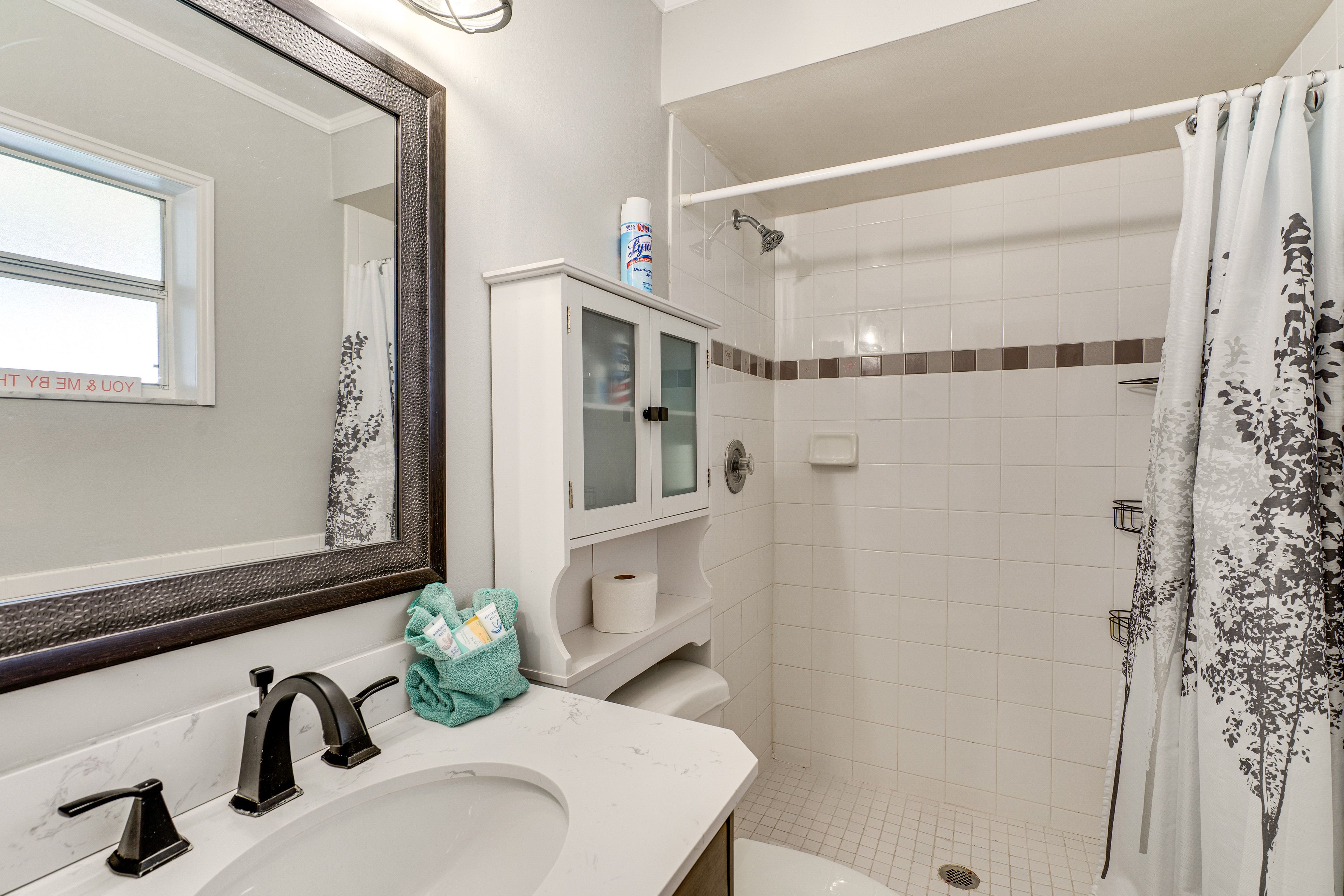 En-Suite Bathroom | Towels Provided