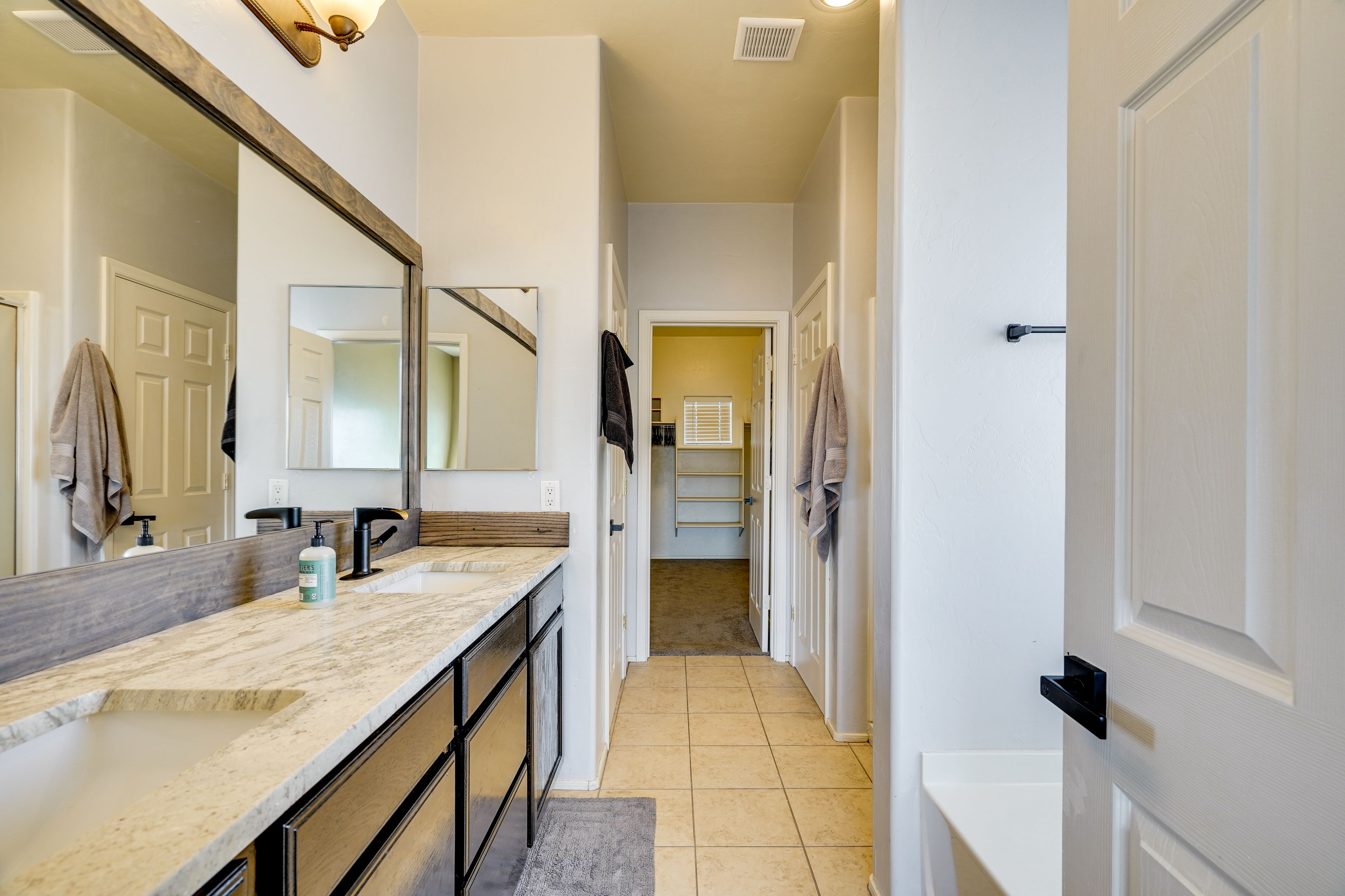 En-Suite Bathroom | Towels Provided | 2nd Floor